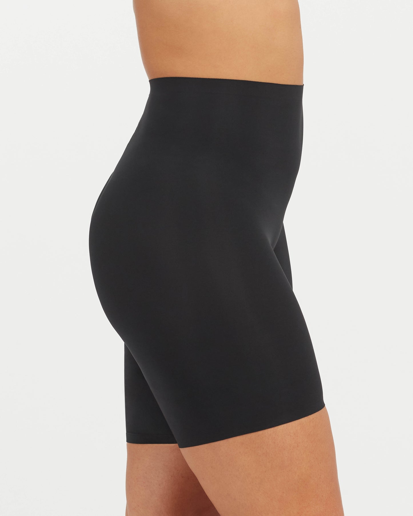 LUKUSAFIsupersmooth™ Fit-To-You Mid-Thigh Short