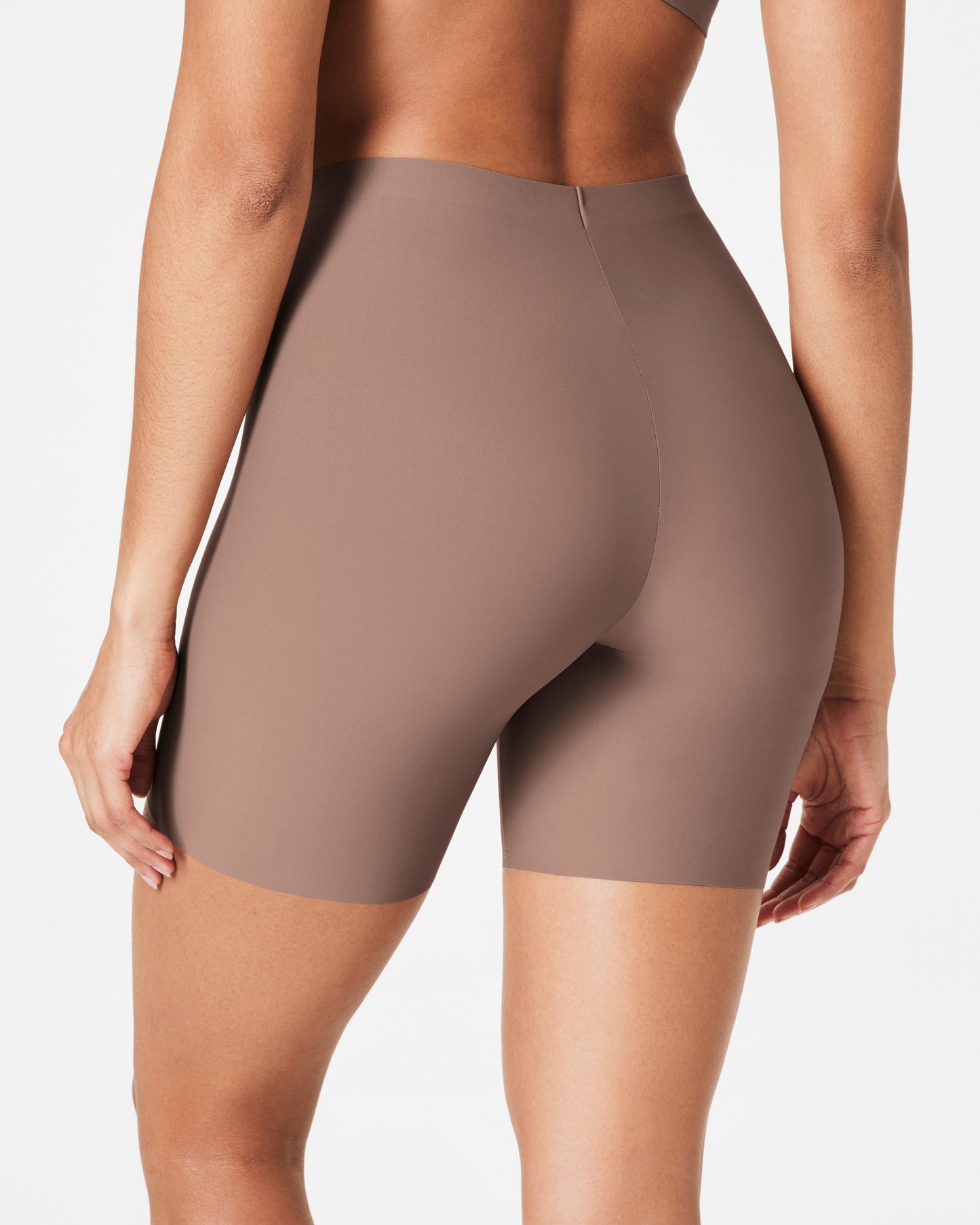 LUKUSAFIsupersmooth™ Essential Mid-Thigh Short