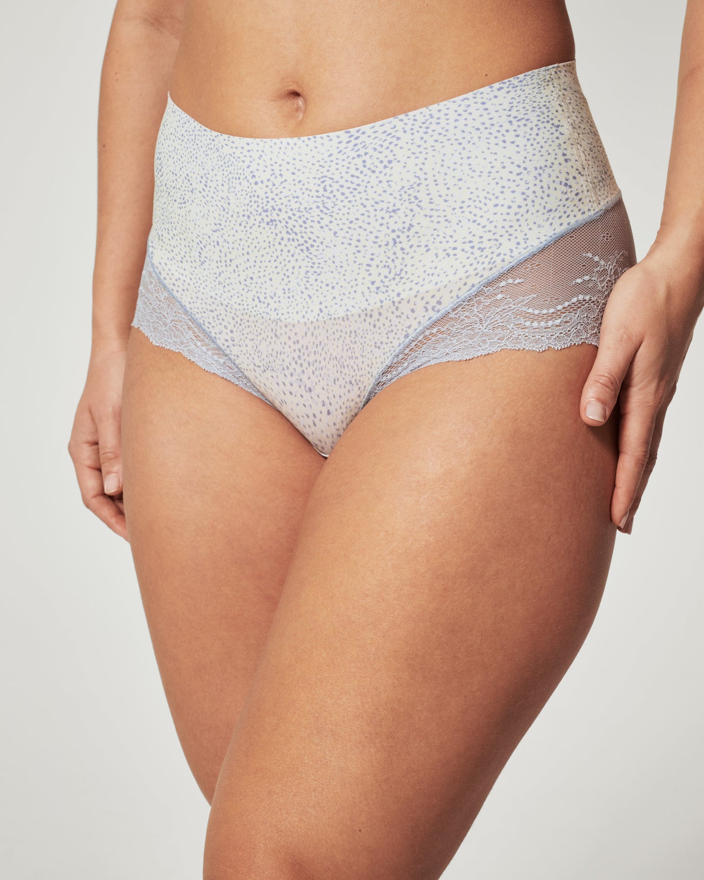 LUKUSAFIsupersmooth™ Undie-tectable® Lace Hi-Hipster