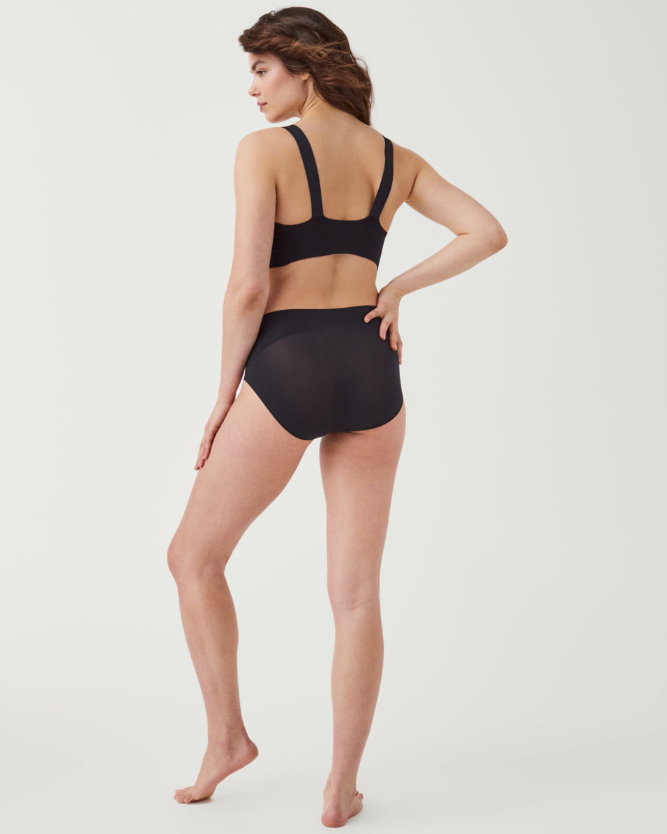 LUKUSAFIsmooth™ Bra-llelujah!® Lightly Lined Wireless Bra