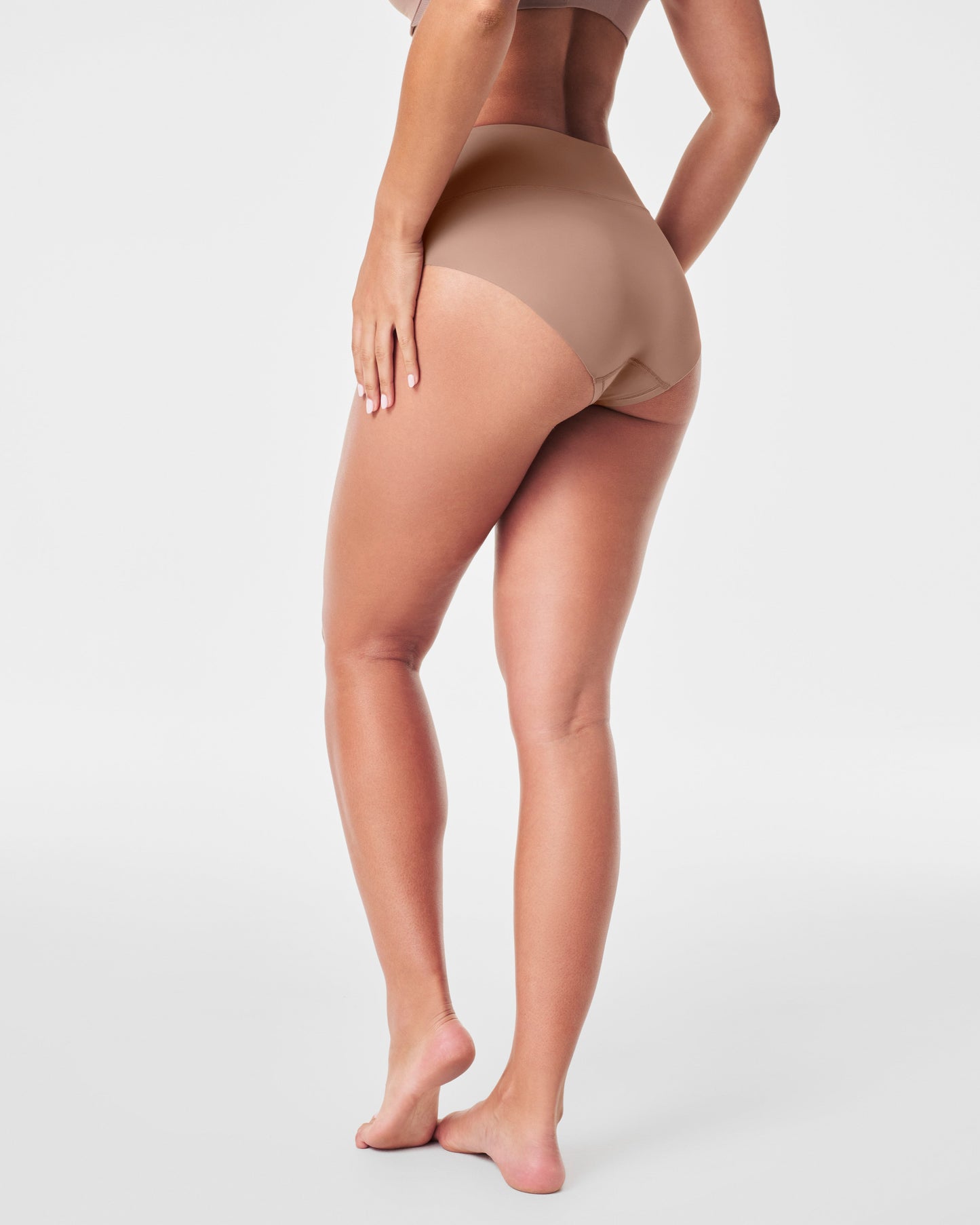 LUKUSAFIsupersmooth™ Contouring Hi-Leg Brief