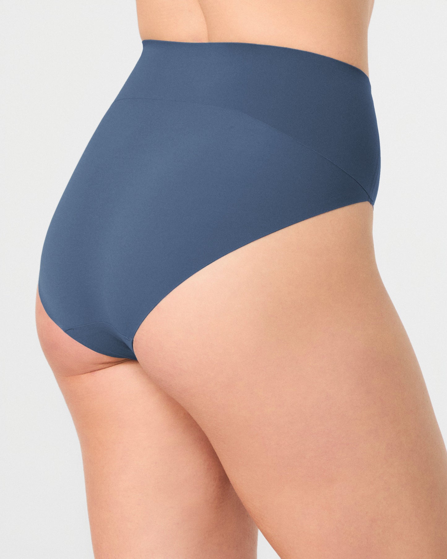 LUKUSAFIsupersmooth™ Undie-tectable® Hi-Leg Brief