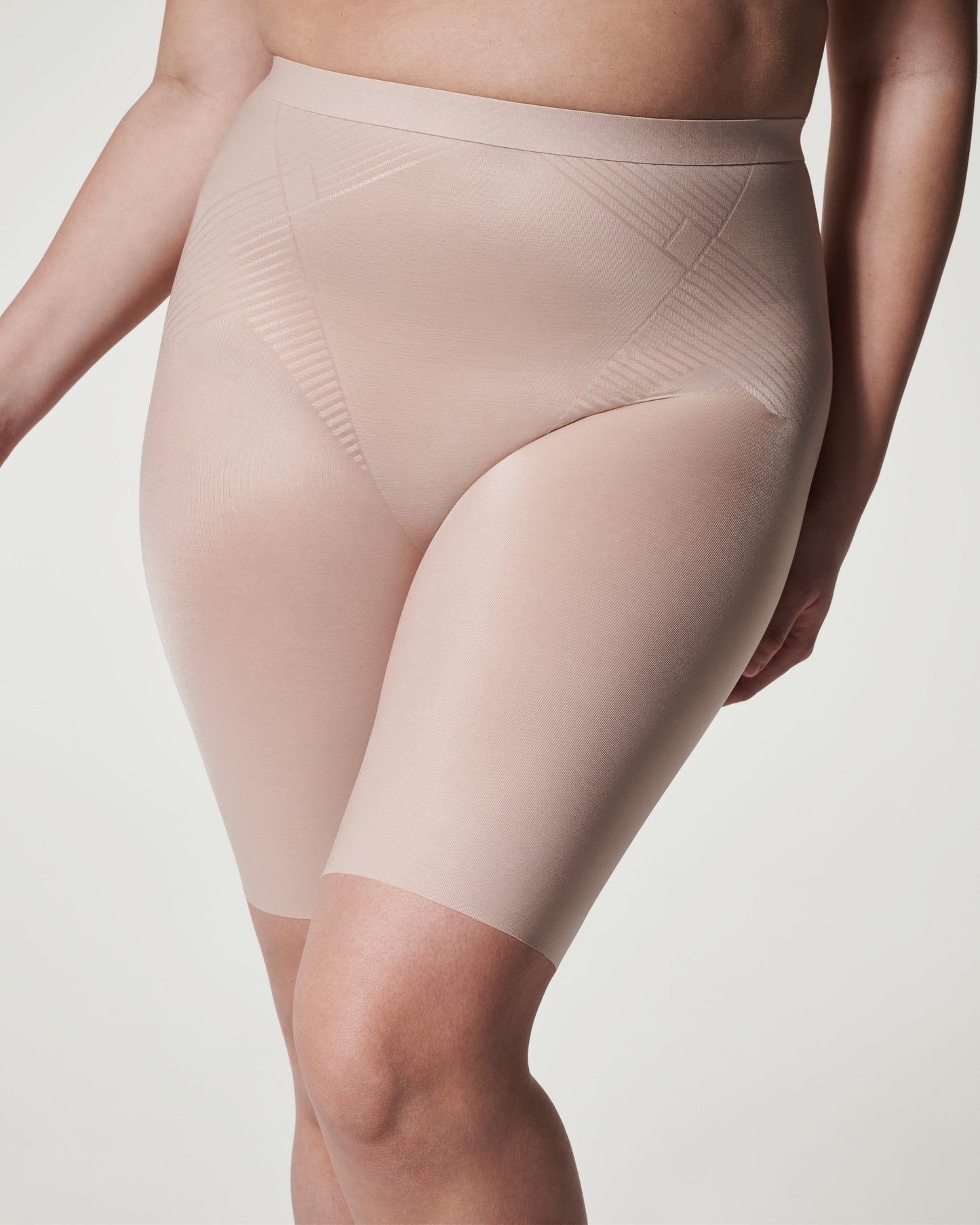 LUKUSAFIshape™ Invisible Mid-Thigh Short