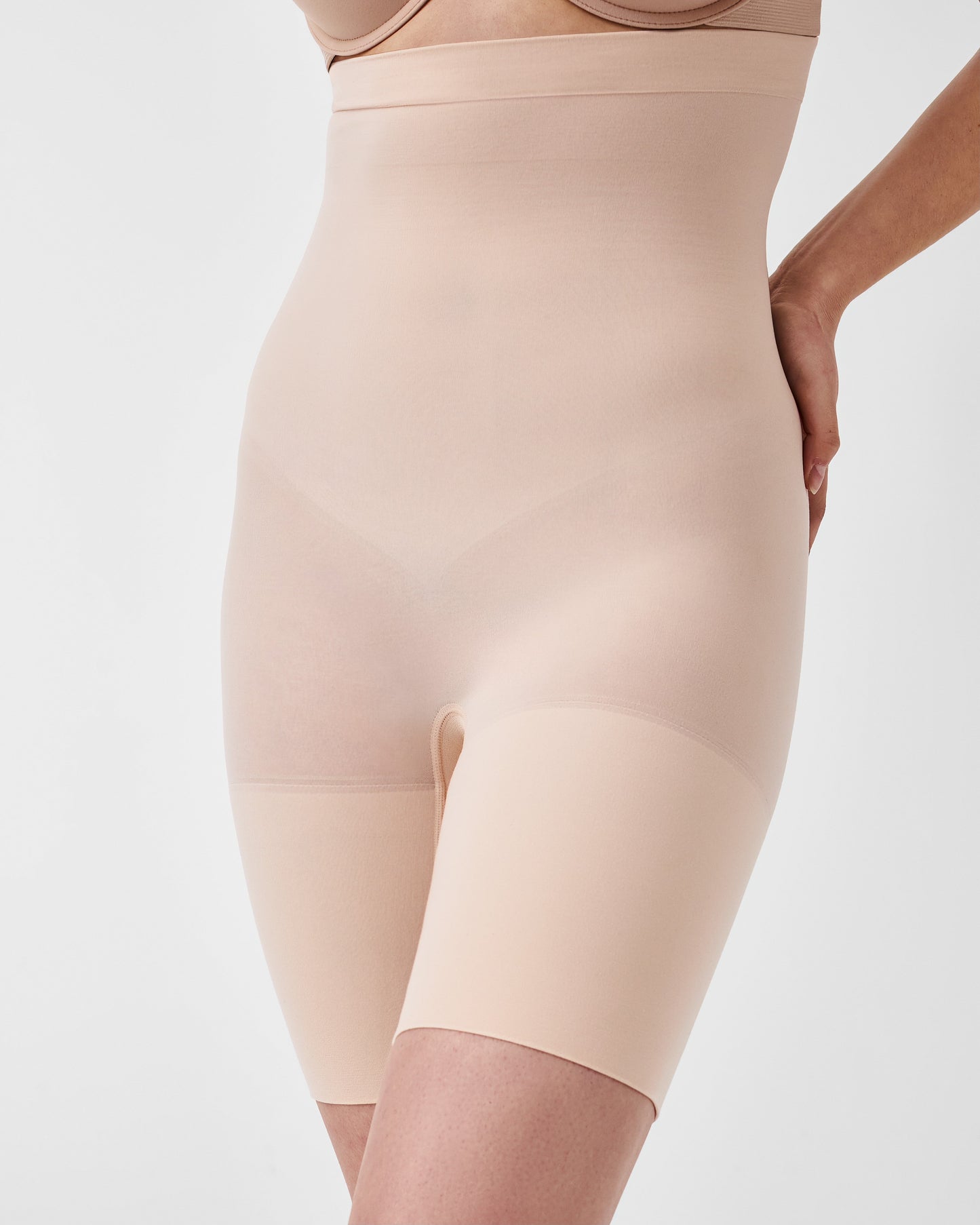 LUKUSAFIsculpt™ Seamless Power High-Waisted Mid-Thigh Short