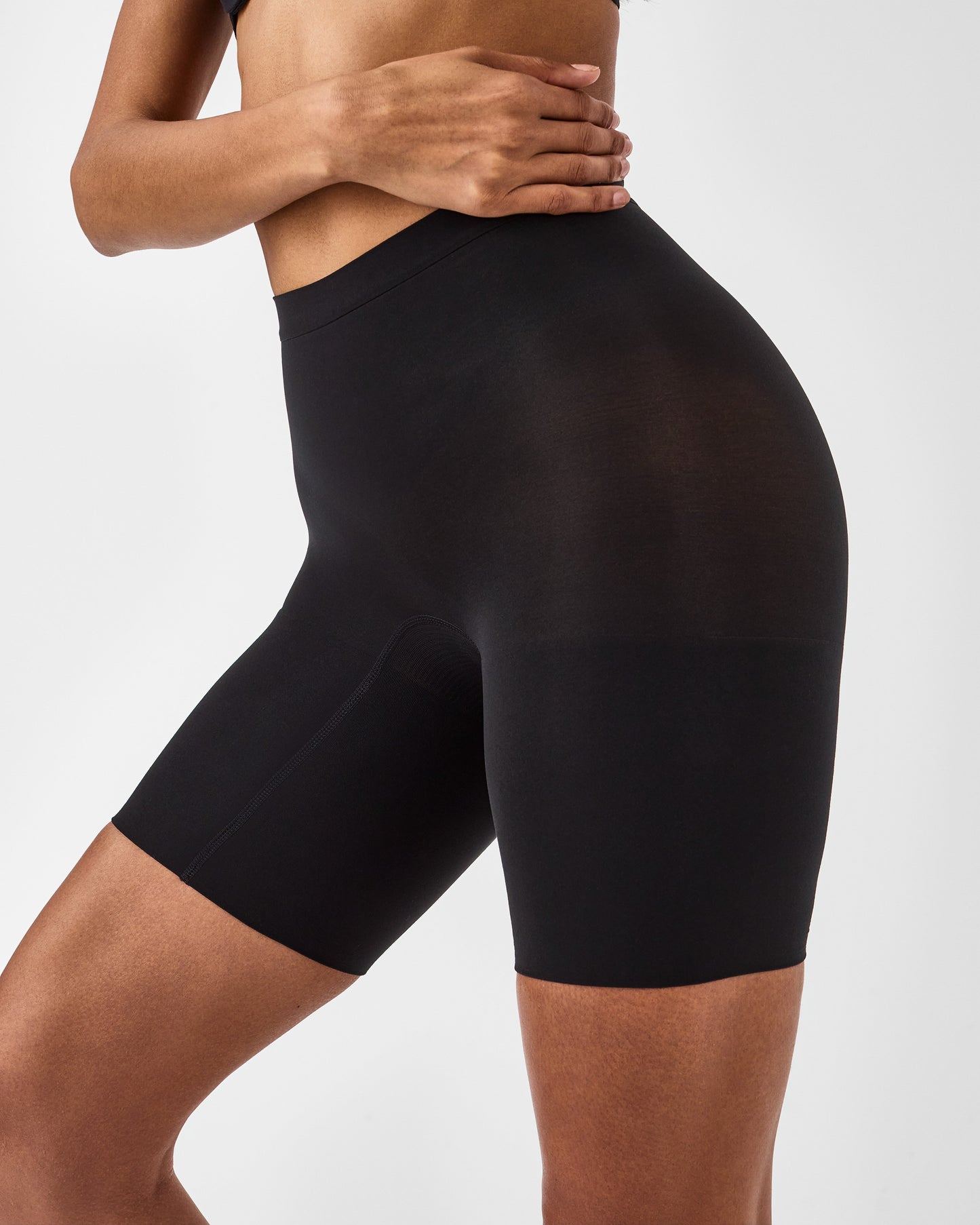 LUKUSAFIsculpt™ Seamless Power Mid-Thigh Short