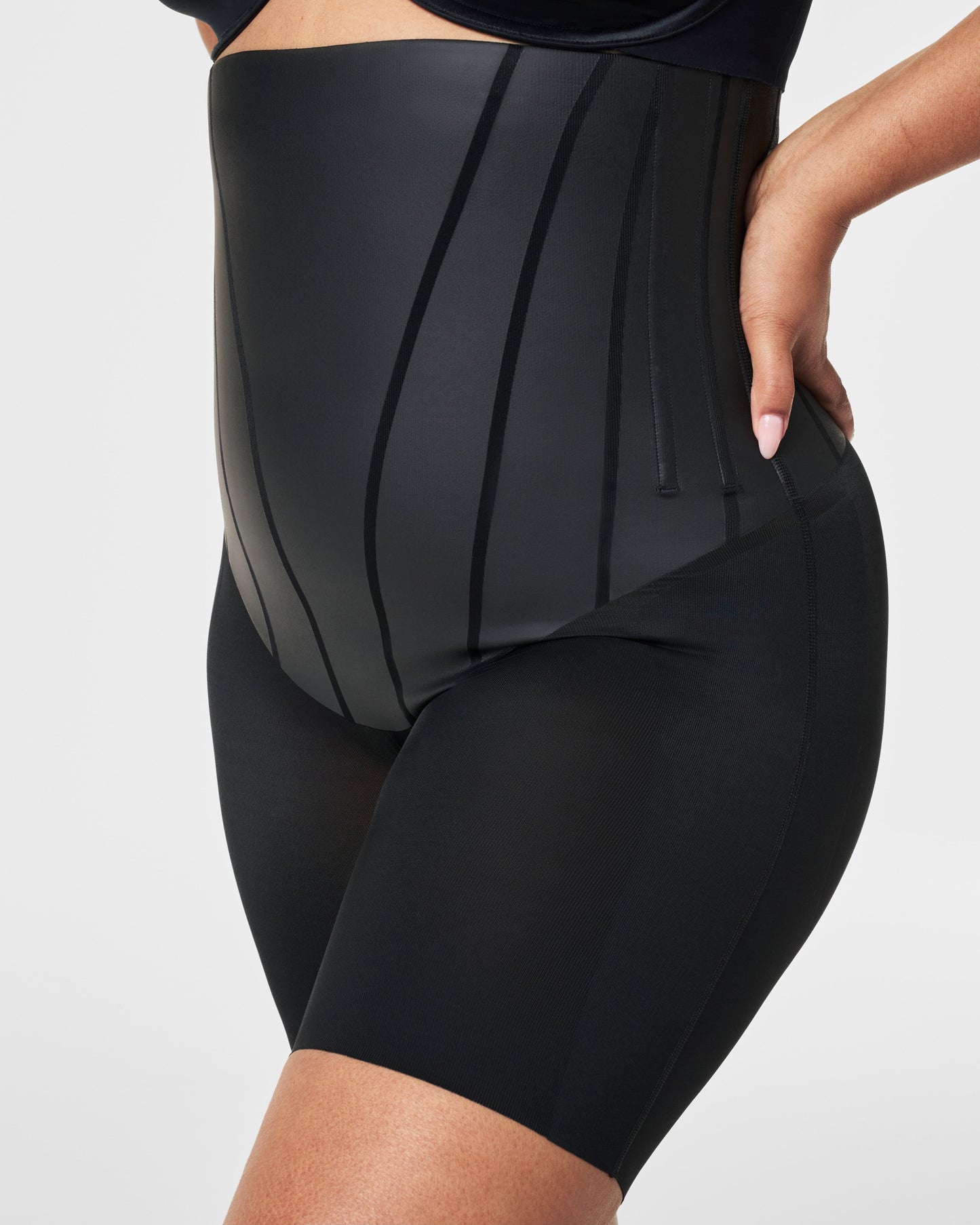 LUKUSAFIsupersculpt™ TotalContour High-Waisted Mid-Thigh Short
