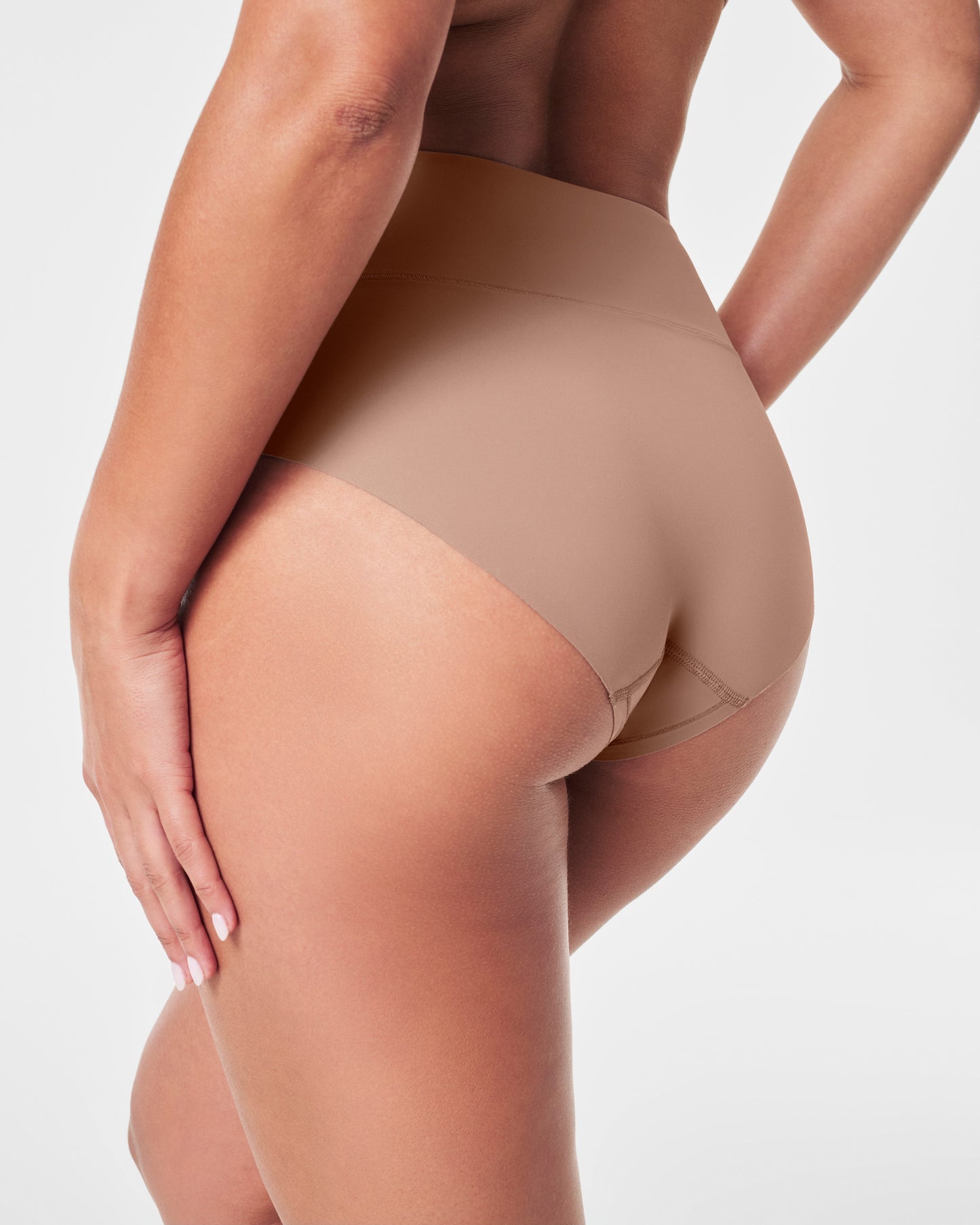 LUKUSAFIsupersmooth™ Contouring Hi-Leg Brief