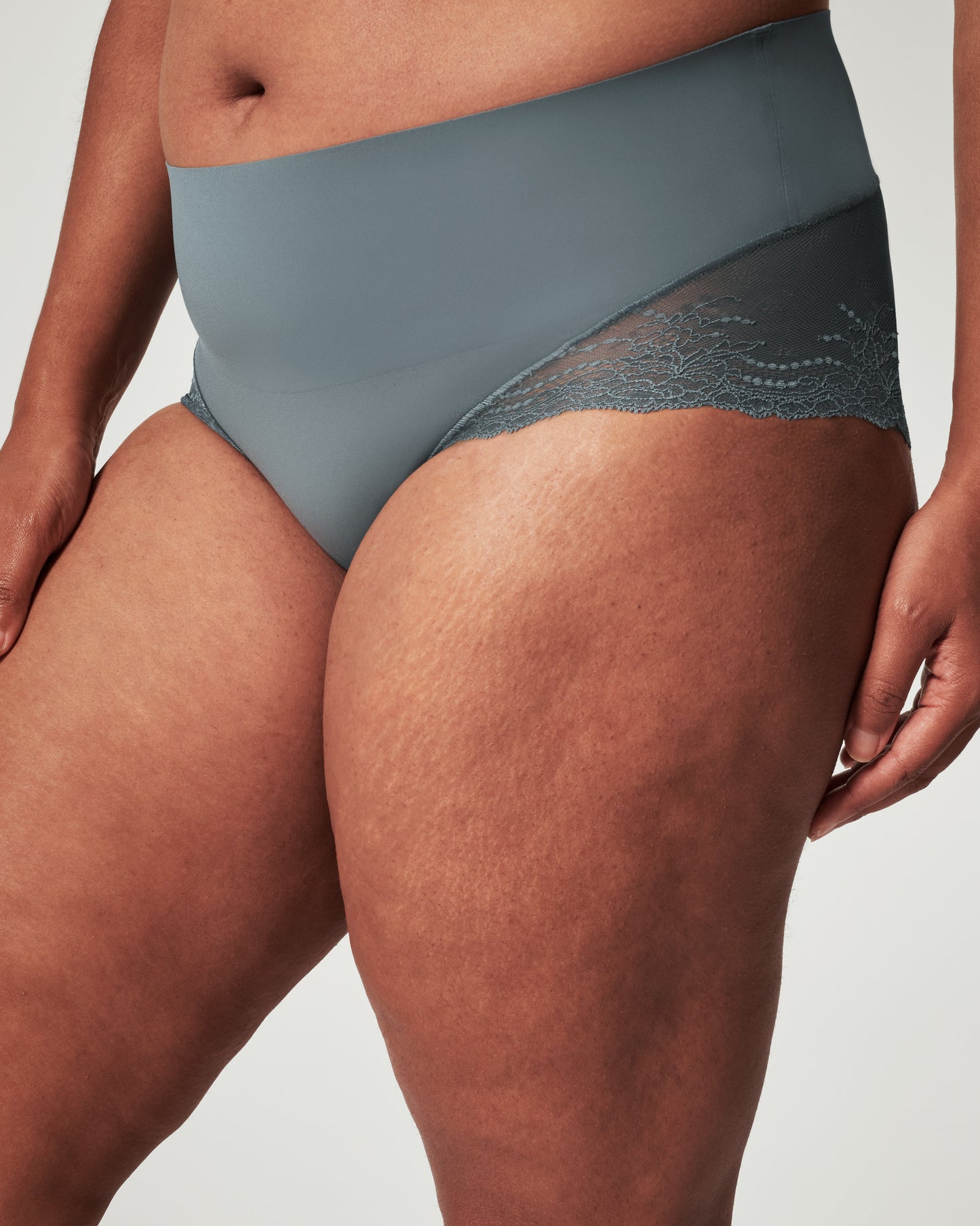 LUKUSAFIsupersmooth™ Undie-tectable® Lace Hi-Hipster