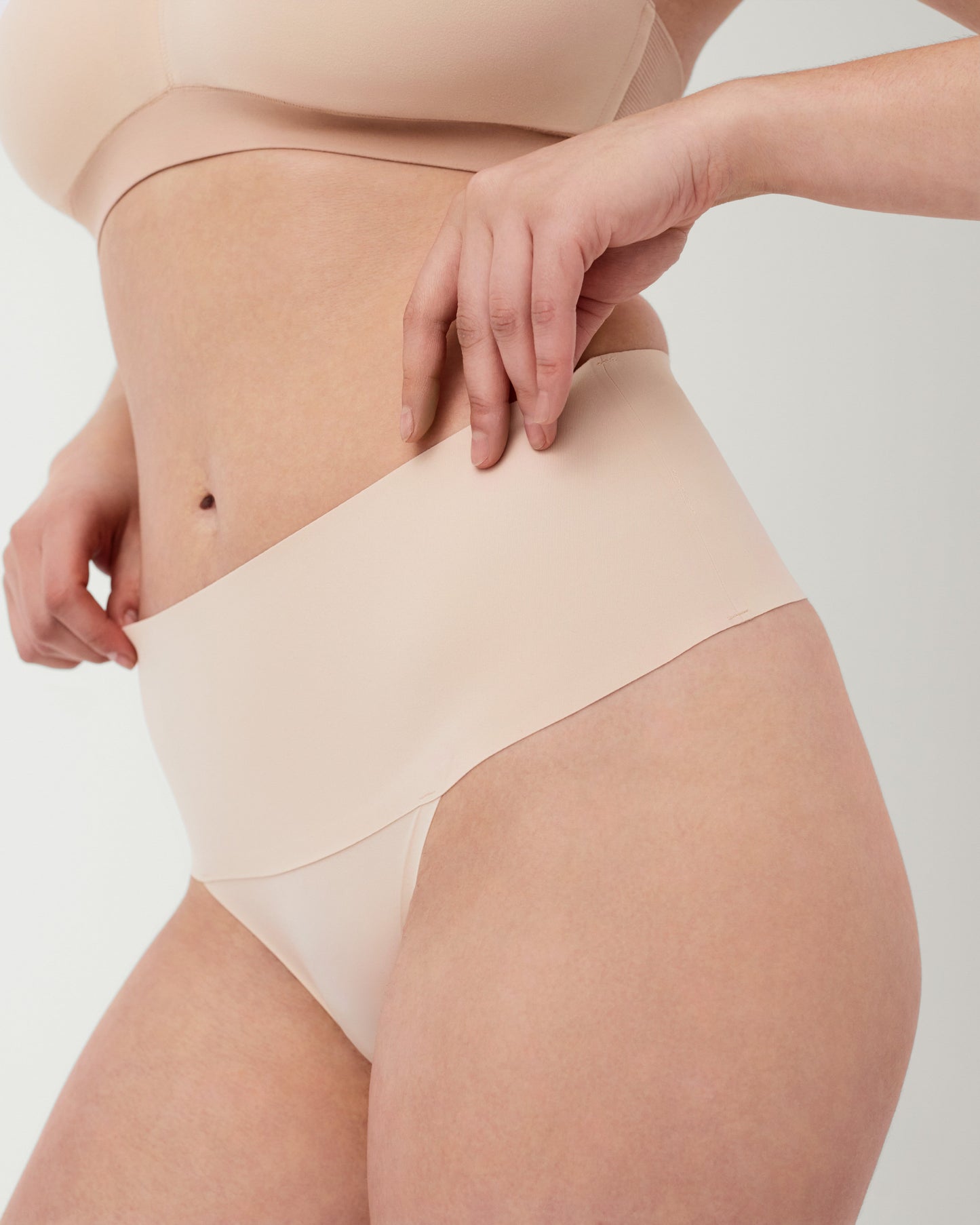 LUKUSAFIsupersmooth™ Undie-tectable® Thong