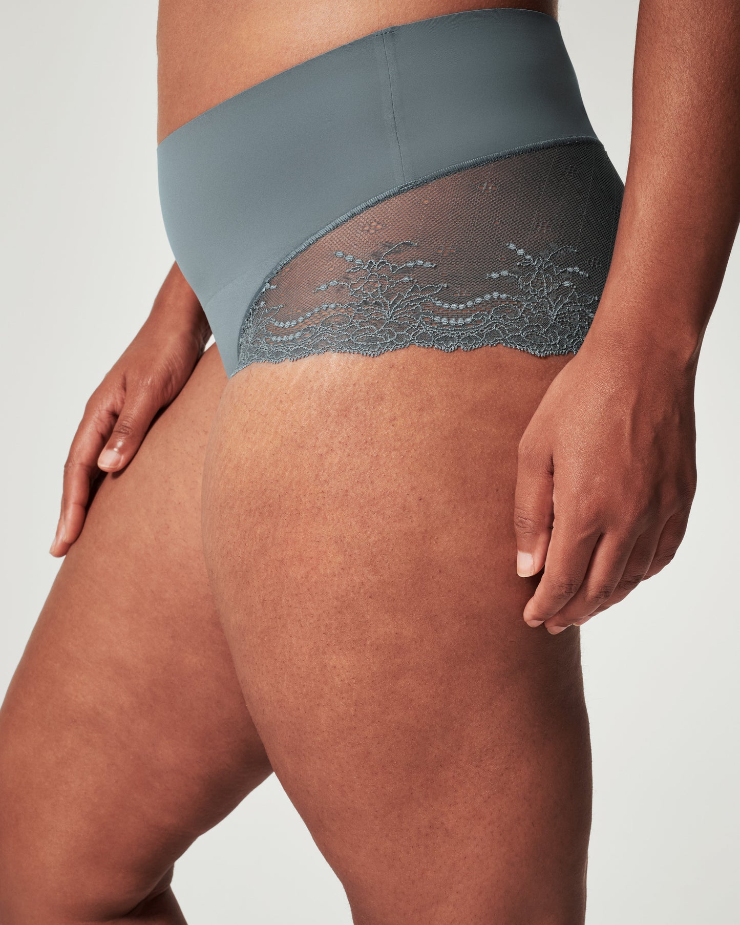 LUKUSAFIsupersmooth™ Undie-tectable® Lace Hi-Hipster