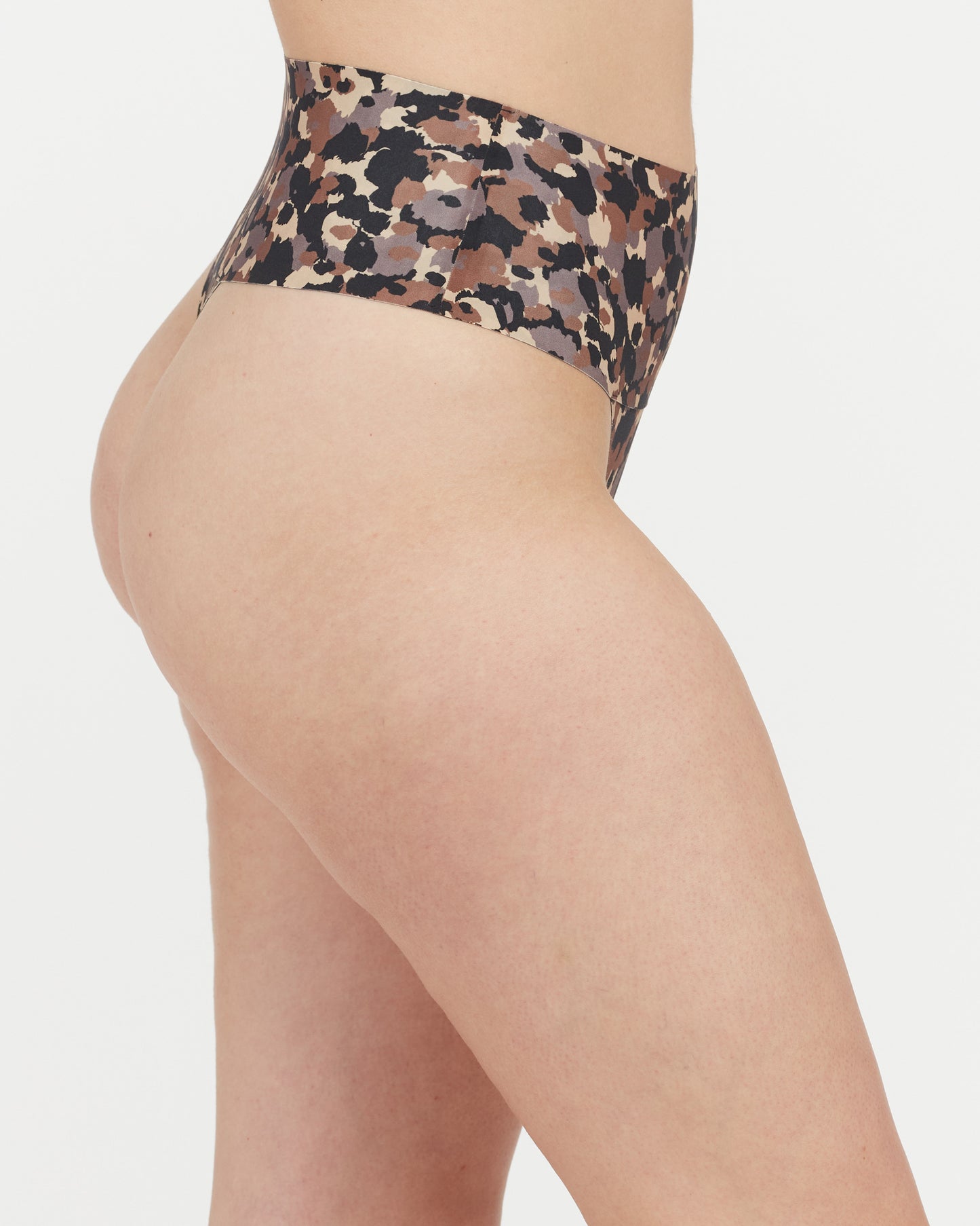 LUKUSAFIsupersmooth™ Undie-tectable® Thong