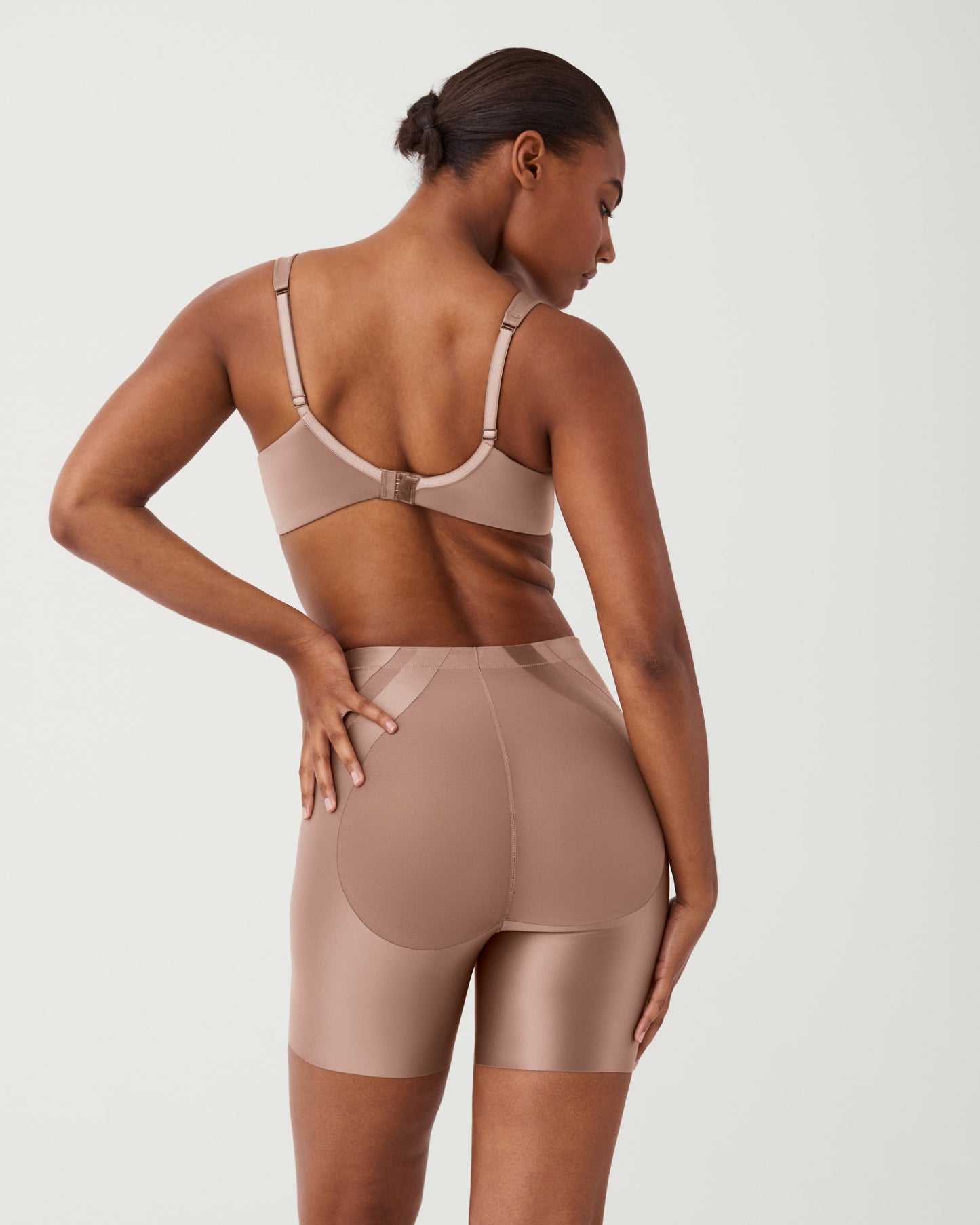 LUKUSAFIshape™ Booty-Lifting Mid-Thigh Short