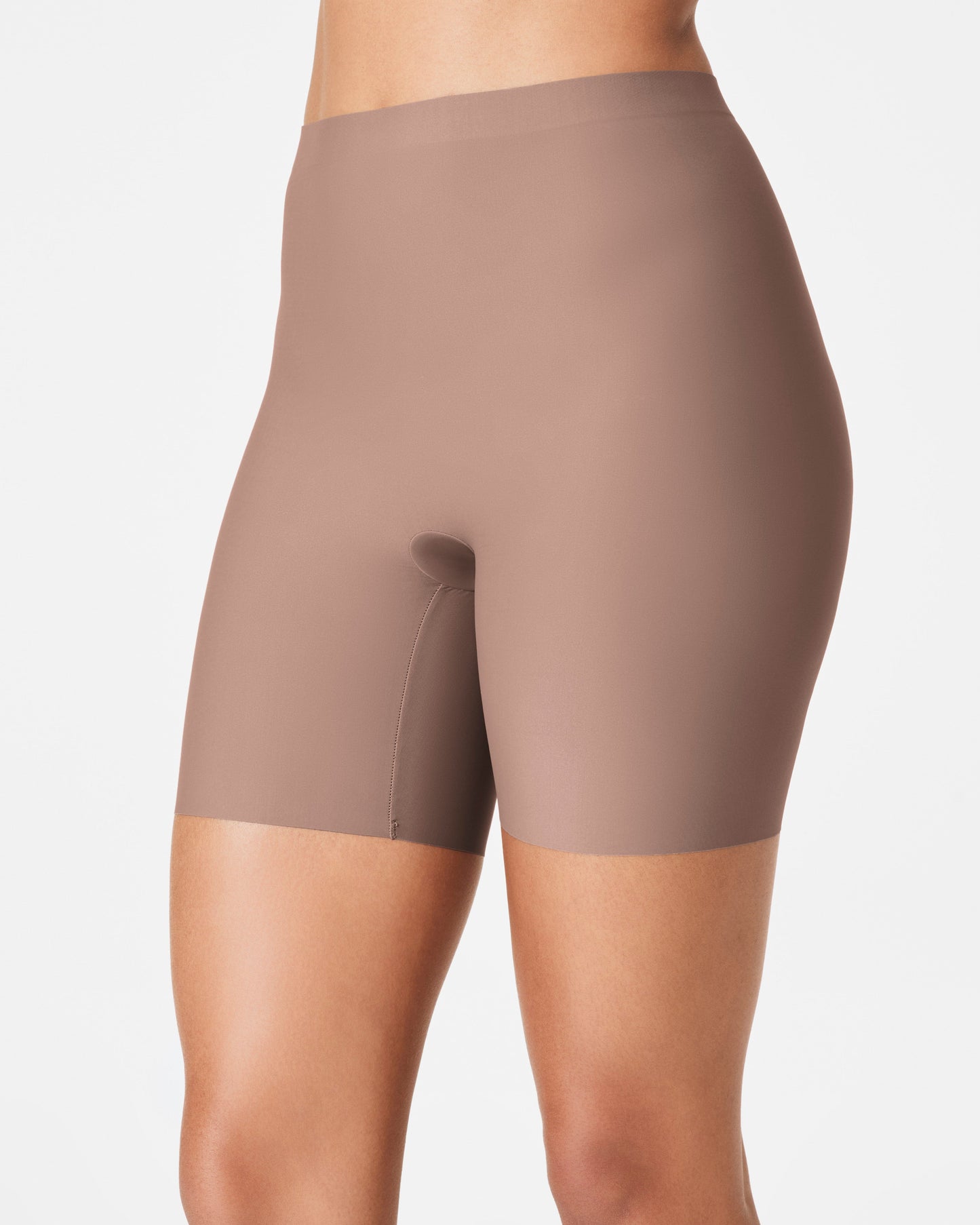 LUKUSAFIsupersmooth™ Essential Mid-Thigh Short