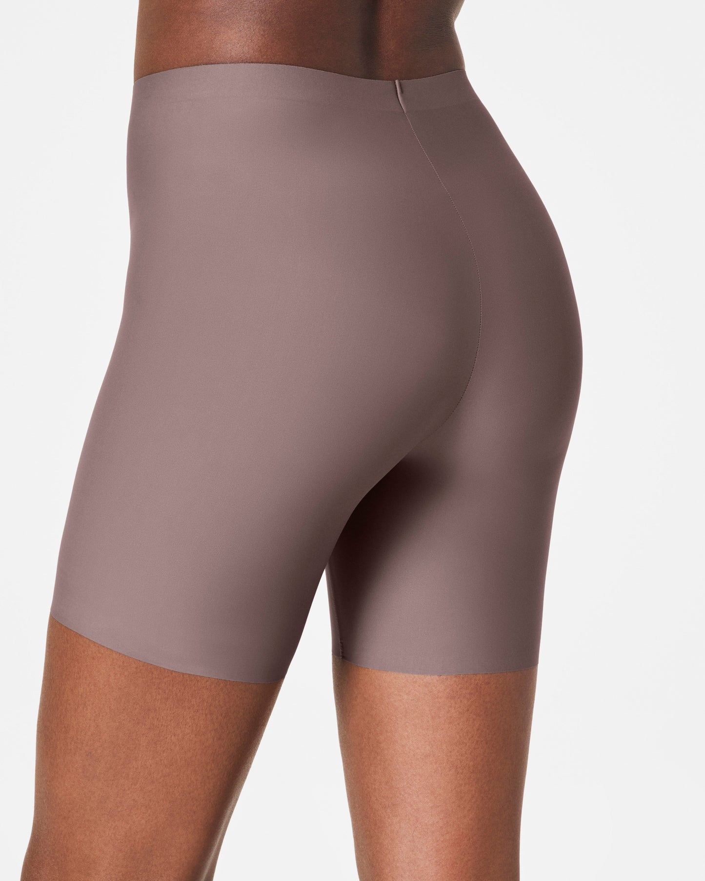 LUKUSAFIsupersmooth™ Essential Mid-Thigh Short