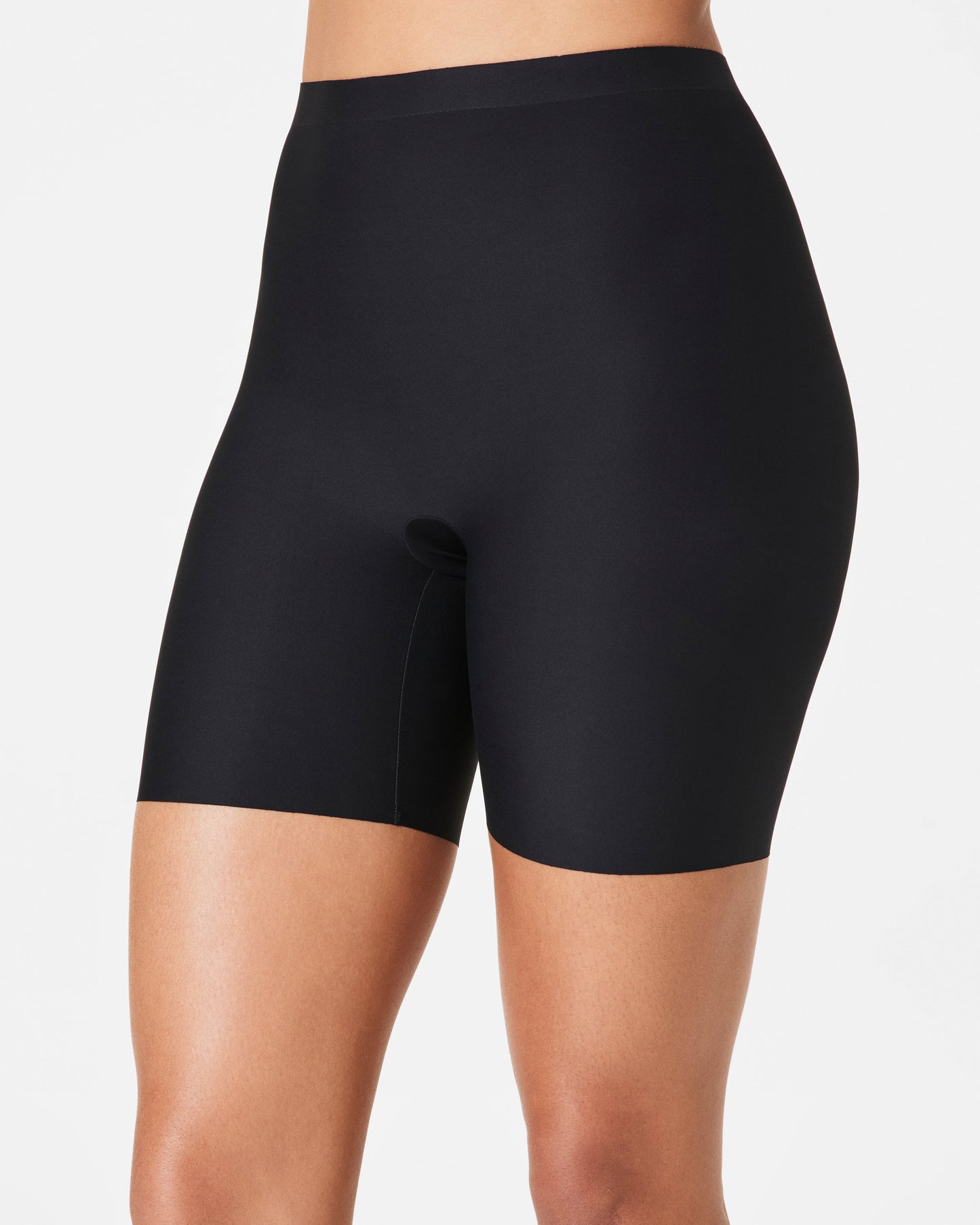 LUKUSAFIsupersmooth™ Essential Mid-Thigh Short