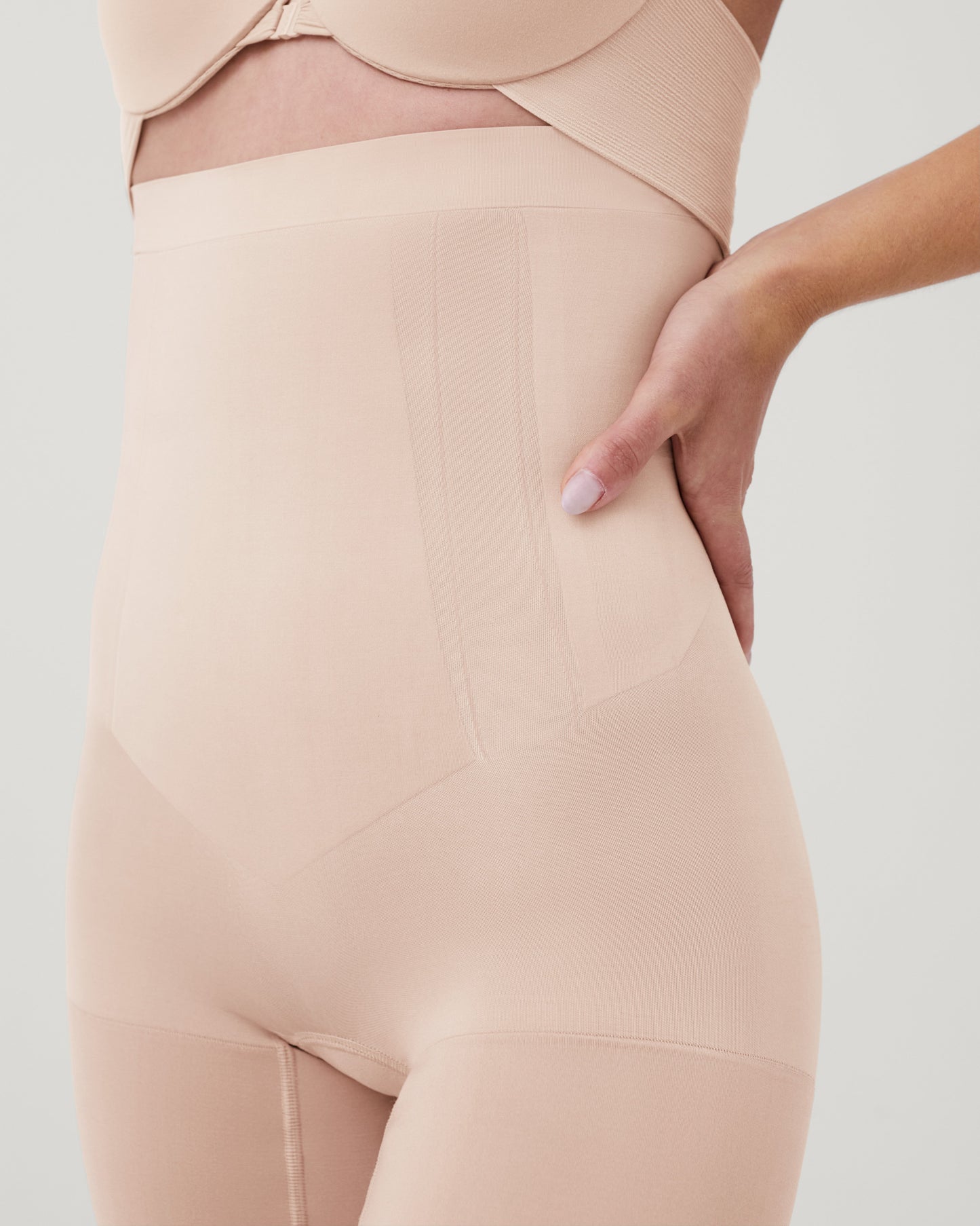 LUKUSAFIsculpt™ OnCore High-Waisted Mid-Thigh Short