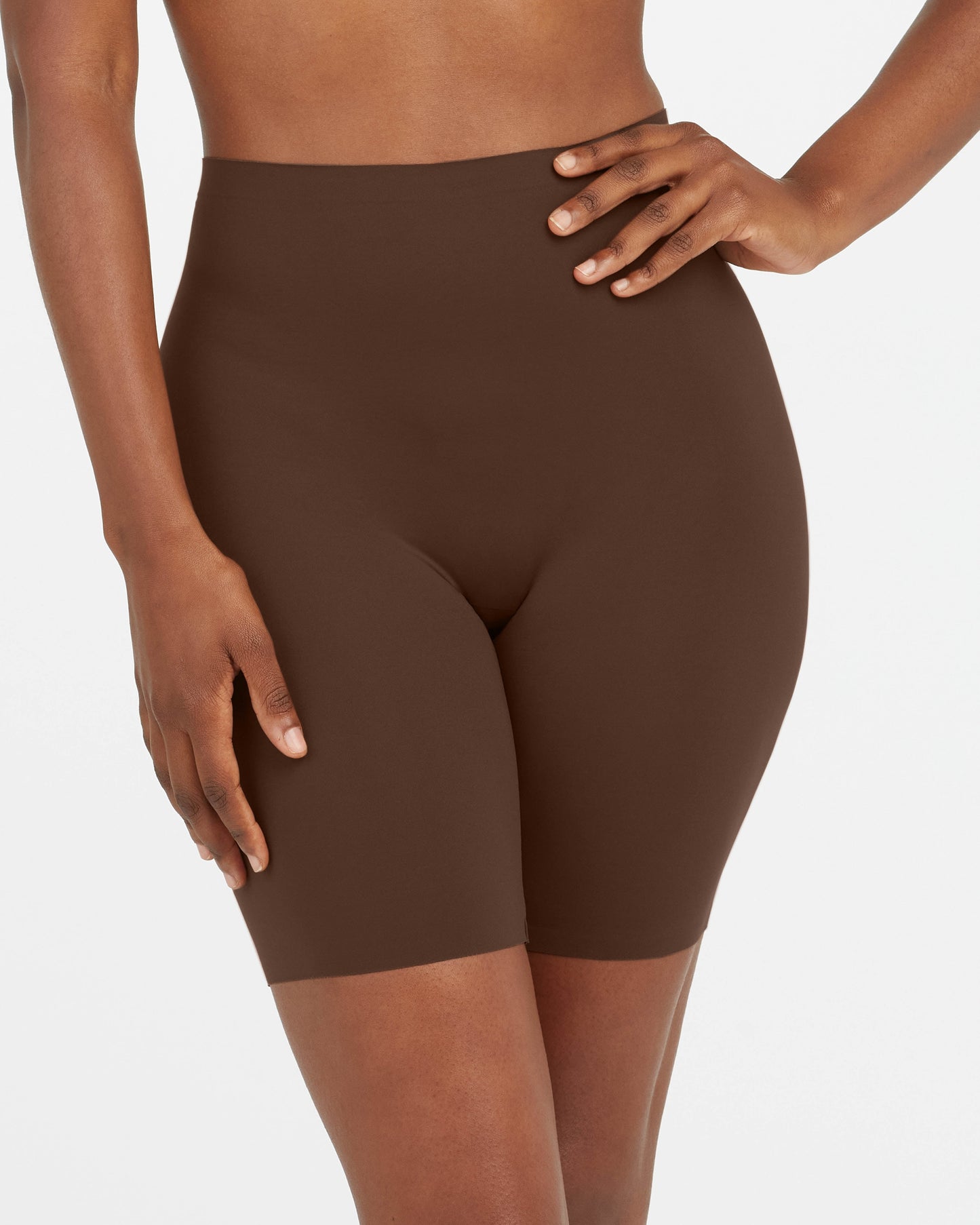 LUKUSAFIsupersmooth™ Fit-To-You Mid-Thigh Short