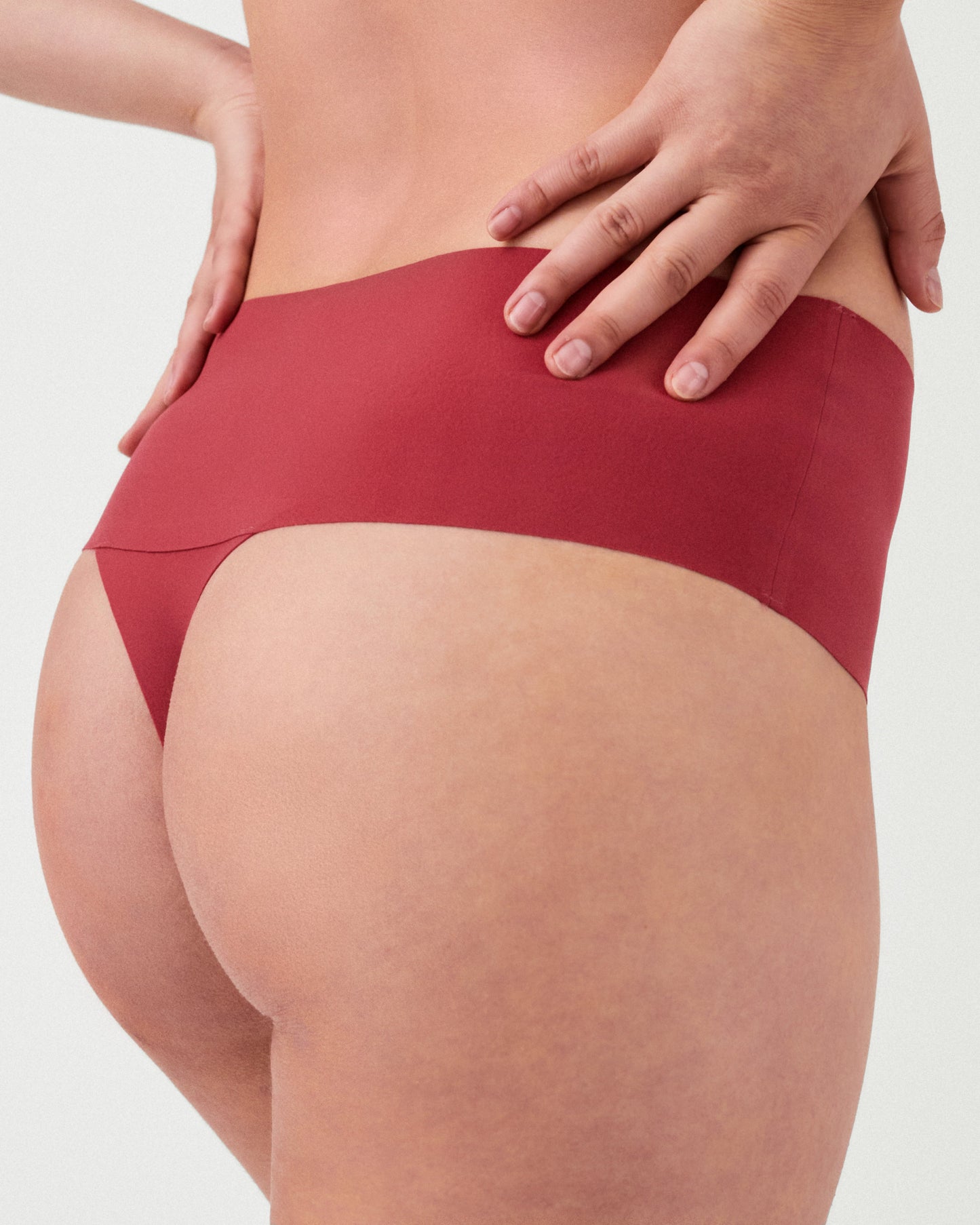 LUKUSAFIsupersmooth™ Undie-tectable® Thong