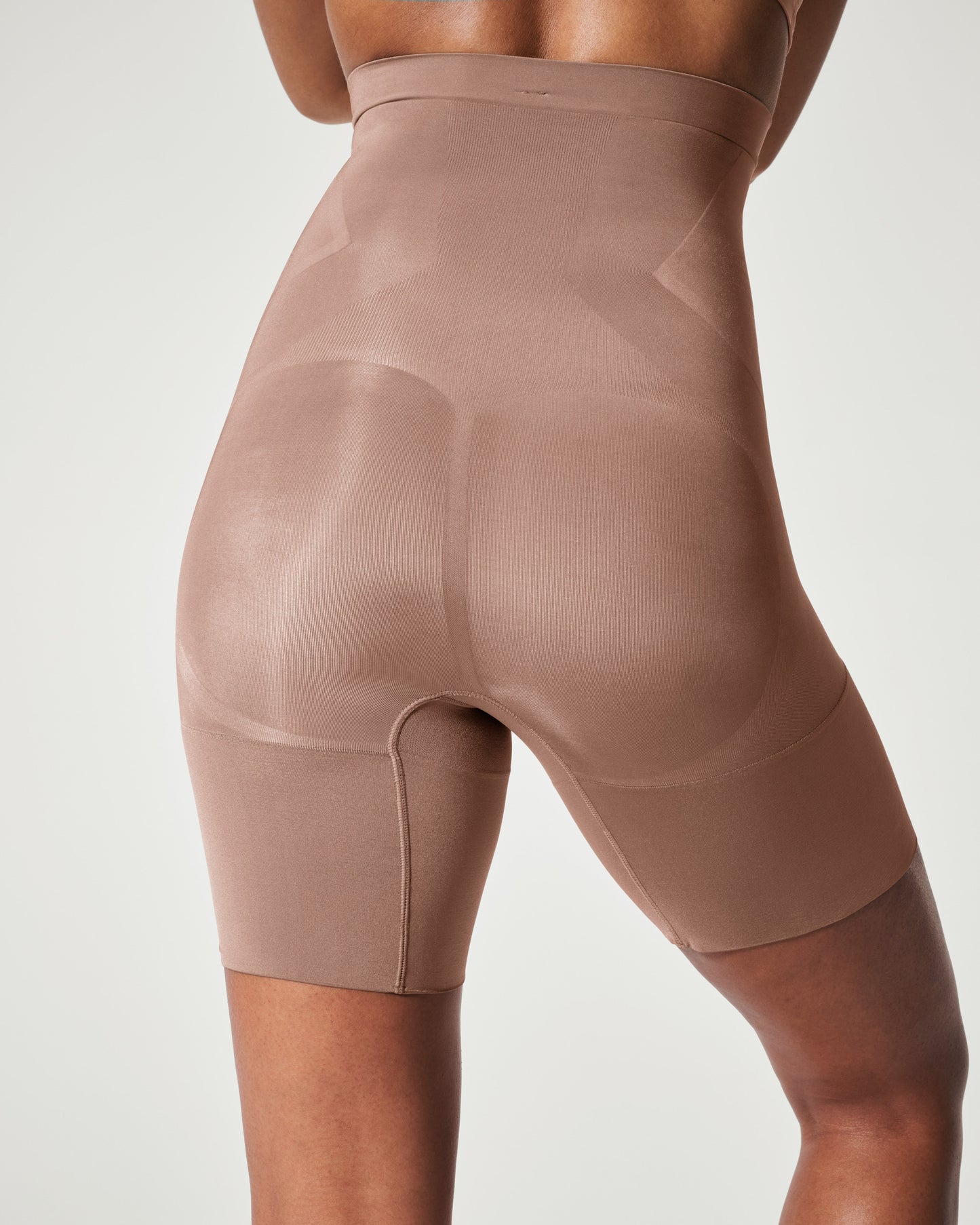 LUKUSAFIsculpt™ OnCore High-Waisted Mid-Thigh Short