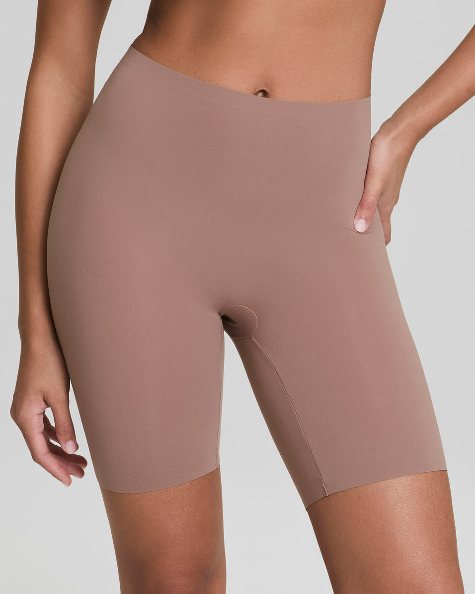 LUKUSAFIsupersmooth™ Fit-To-You Mid-Thigh Short