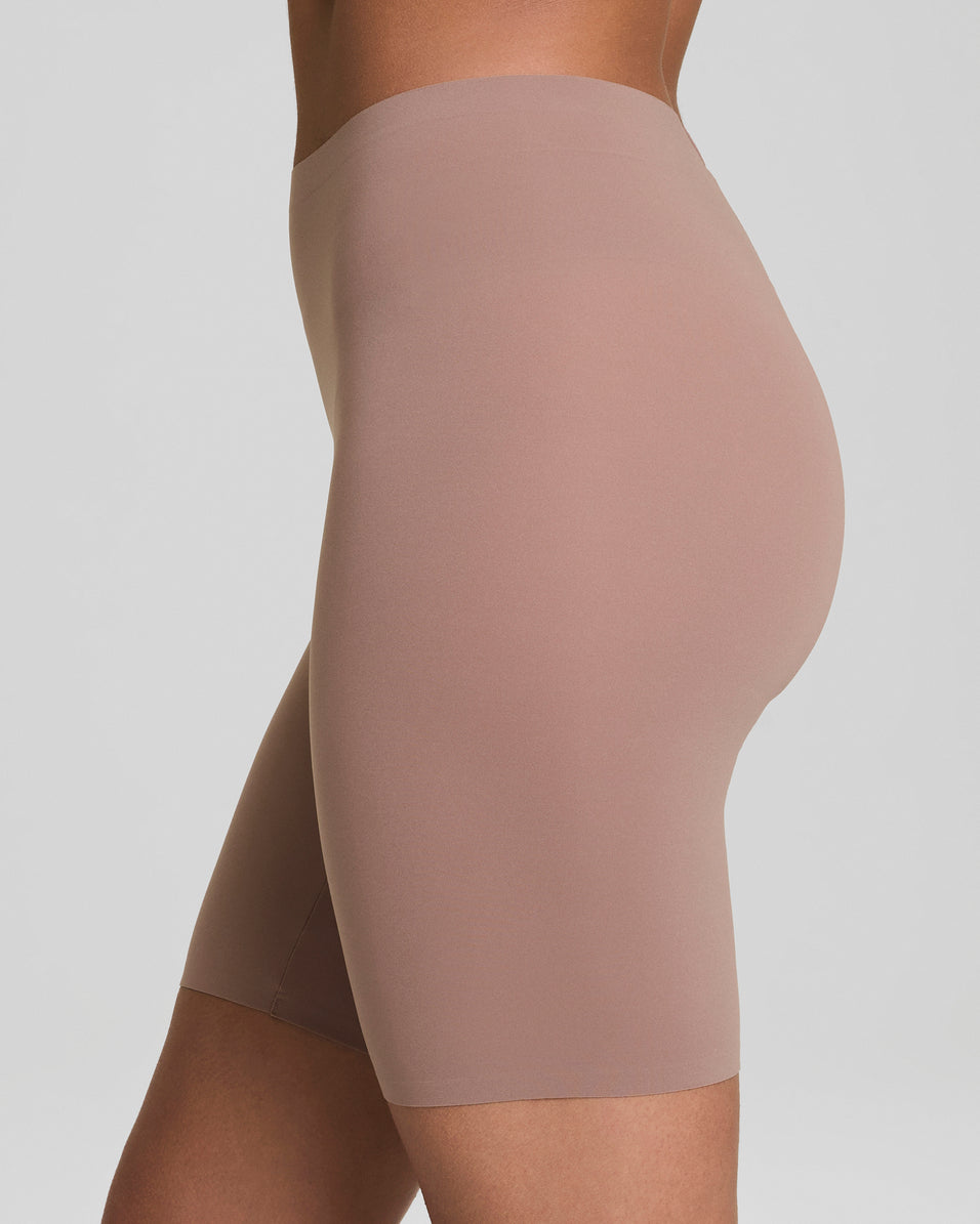 LUKUSAFIsupersmooth™ Fit-To-You Mid-Thigh Short