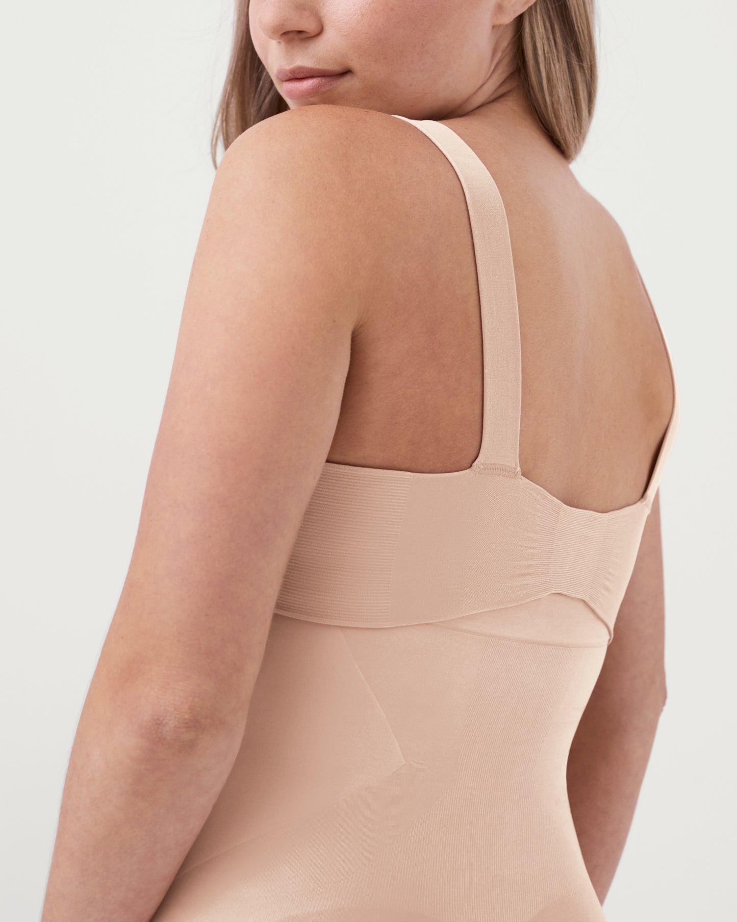 LUKUSAFIsculpt™ OnCore High-Waisted Mid-Thigh Short