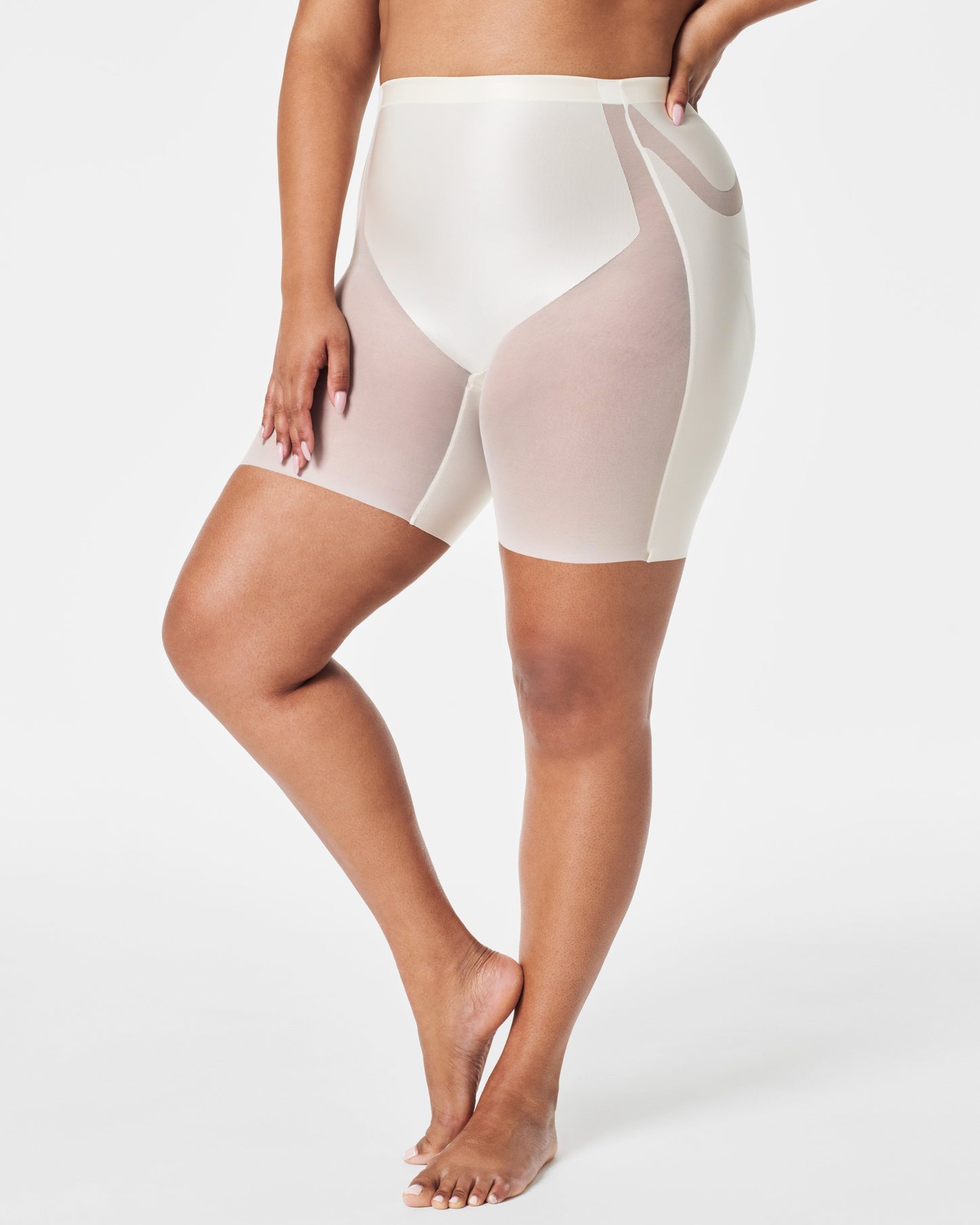 LUKUSAFIshape™ Booty-Lifting Mid-Thigh Short