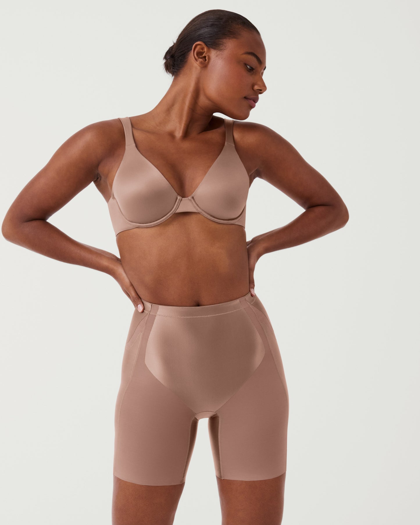 LUKUSAFIshape™ Booty-Lifting Mid-Thigh Short