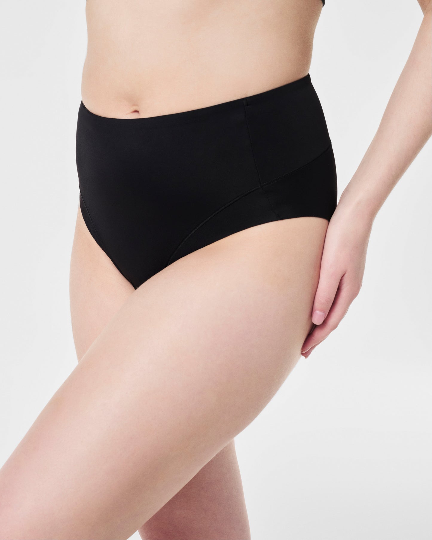 LUKUSAFIsupersmooth™ Contouring Hi-Leg Brief