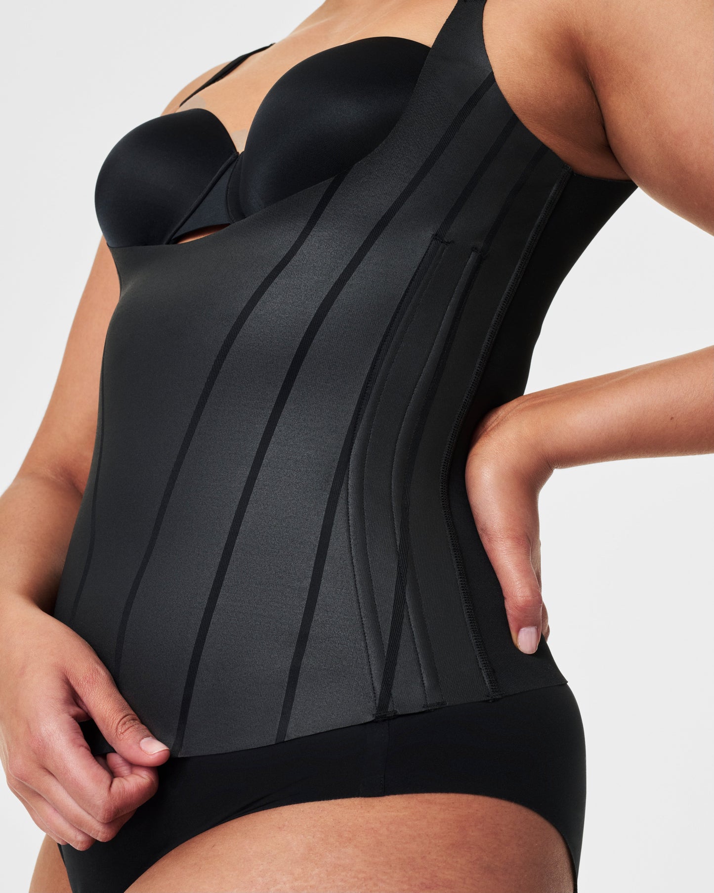LUKUSAFIsupersculpt™ TotalContour Open-Bust Cami