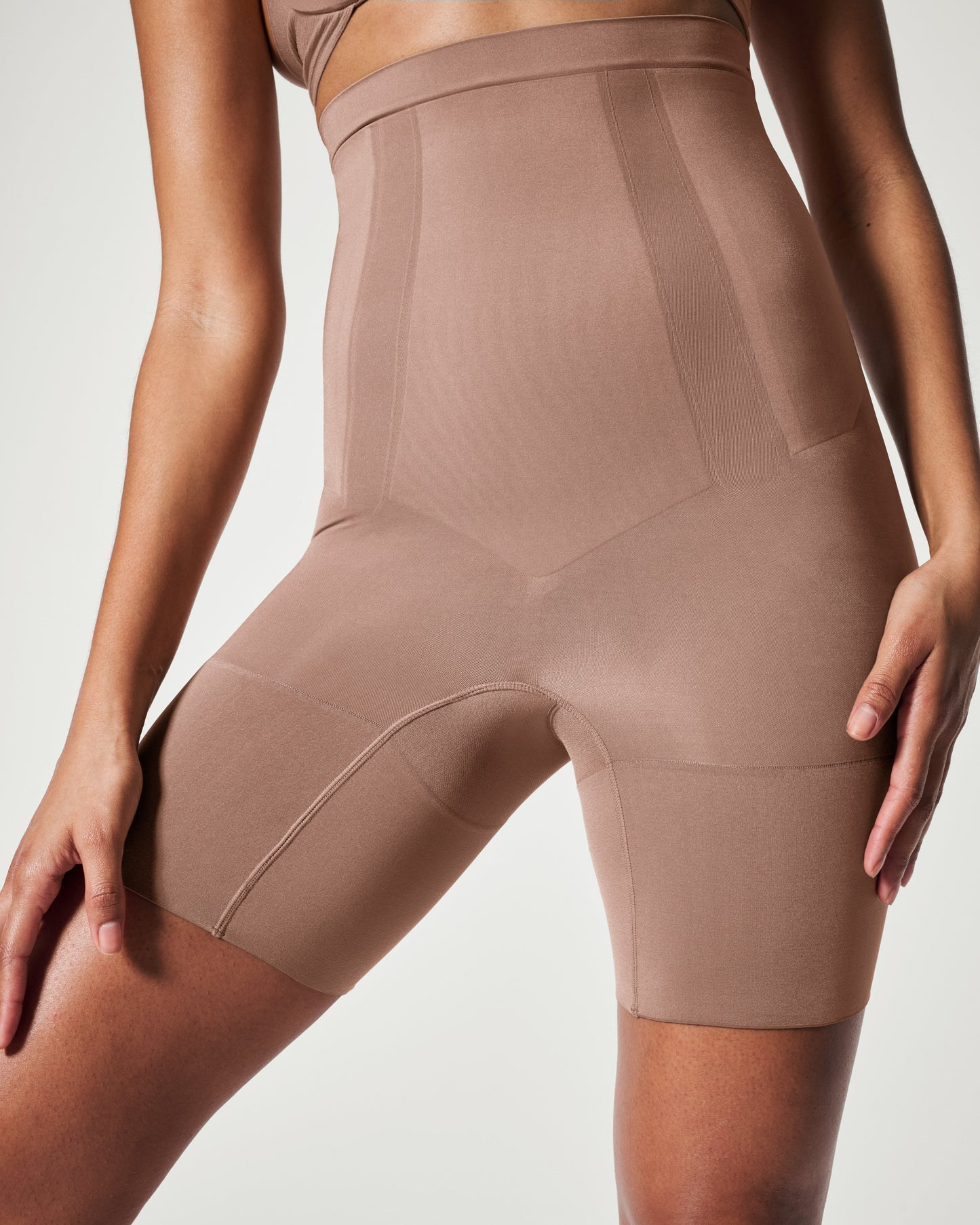 LUKUSAFIsculpt™ OnCore High-Waisted Mid-Thigh Short