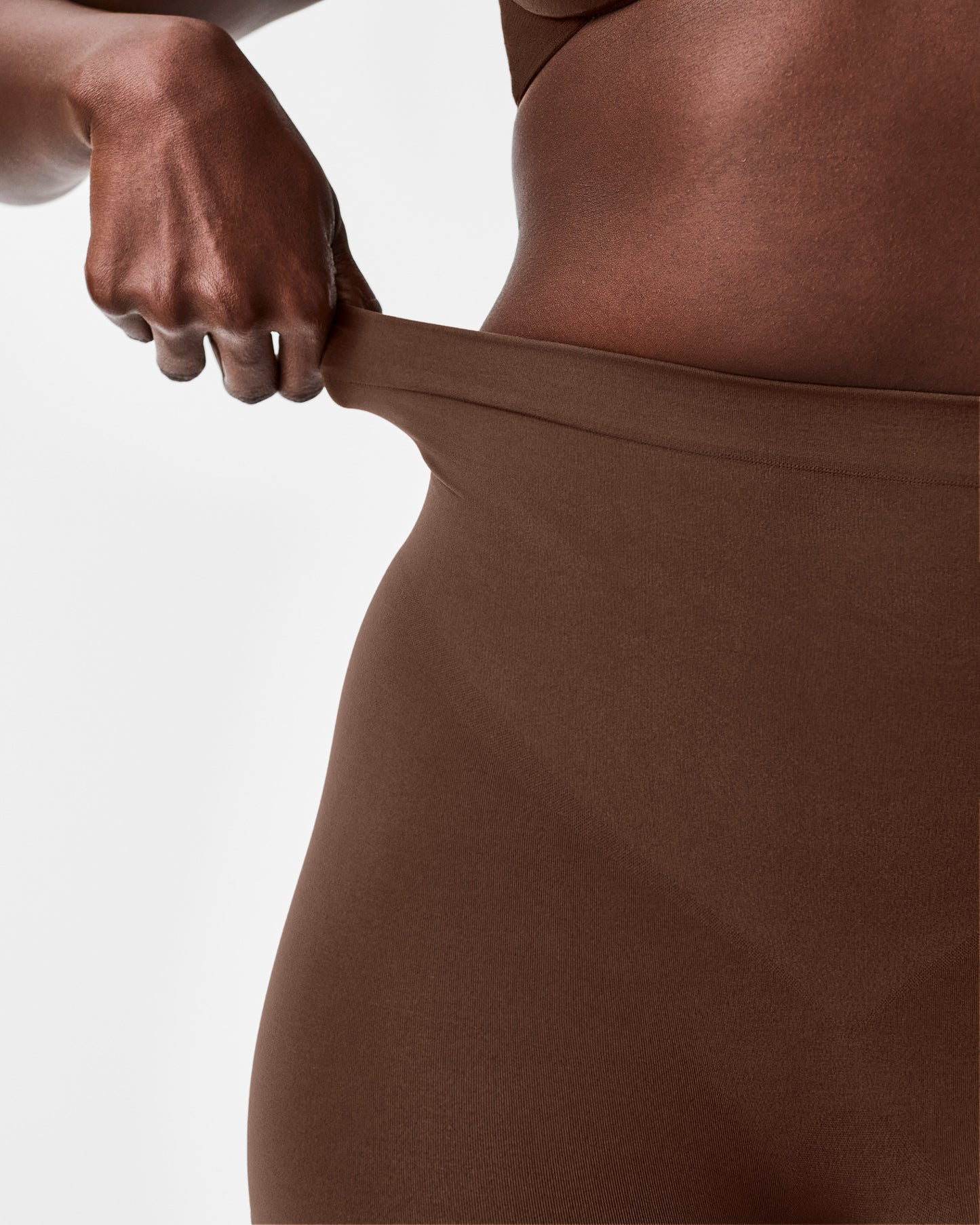 LUKUSAFIsculpt™ Seamless Power Mid-Thigh Short
