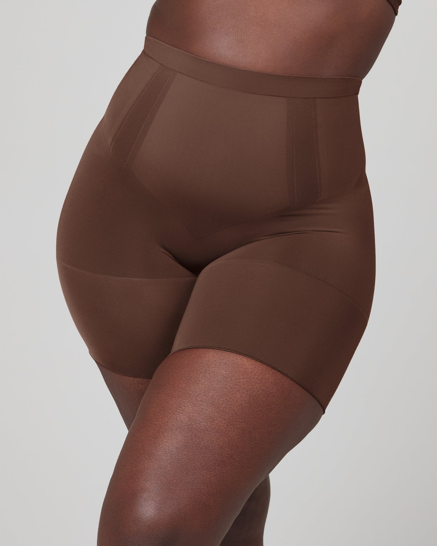 LUKUSAFIsculpt™ OnCore Mid-Thigh Short