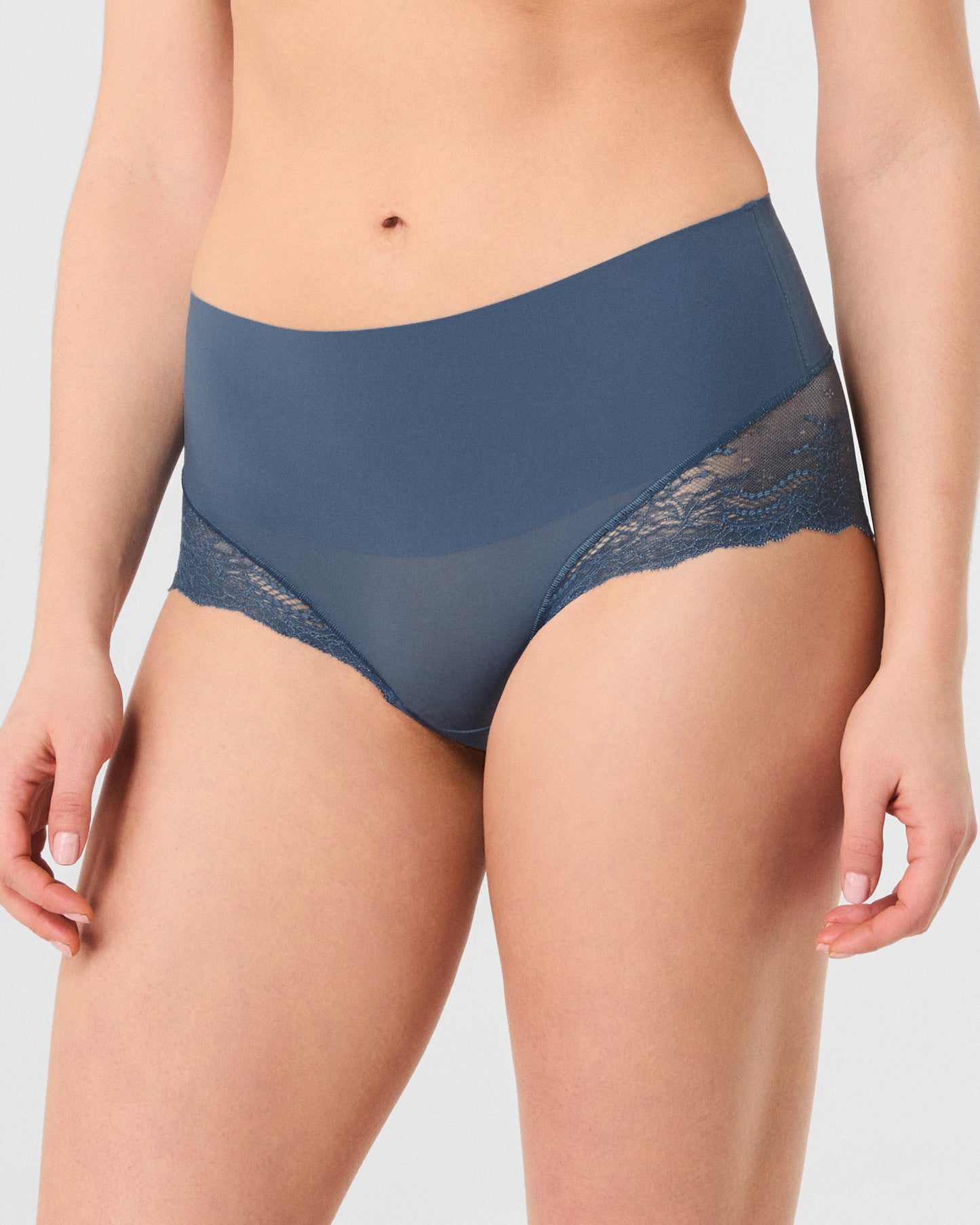 LUKUSAFIsupersmooth™ Undie-tectable® Lace Hi-Hipster