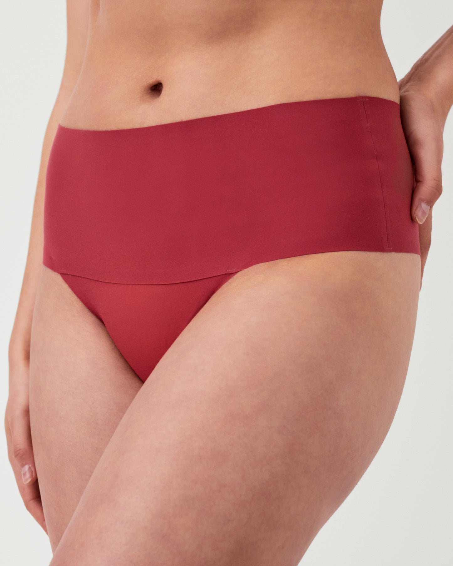 LUKUSAFIsupersmooth™ Undie-tectable® Thong