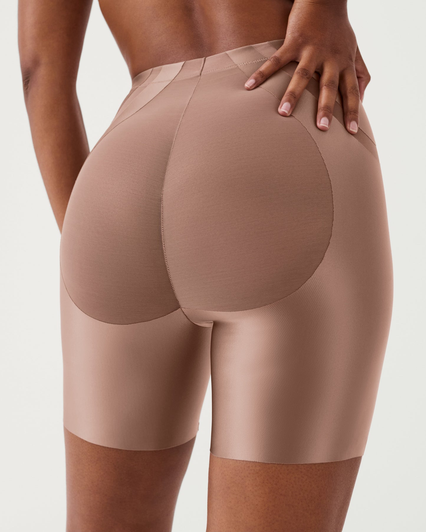 LUKUSAFIshape™ Booty-Lifting Mid-Thigh Short