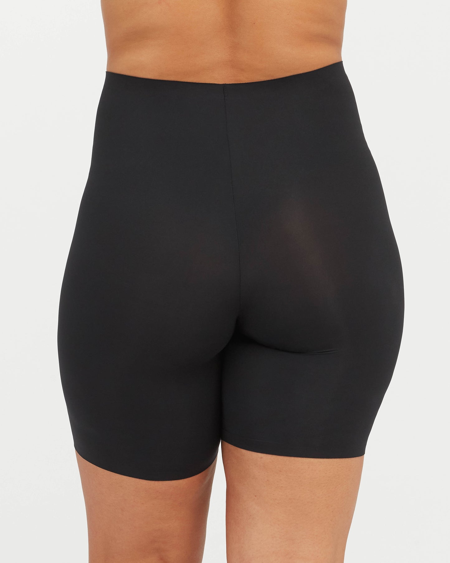 LUKUSAFIsupersmooth™ Fit-To-You Mid-Thigh Short