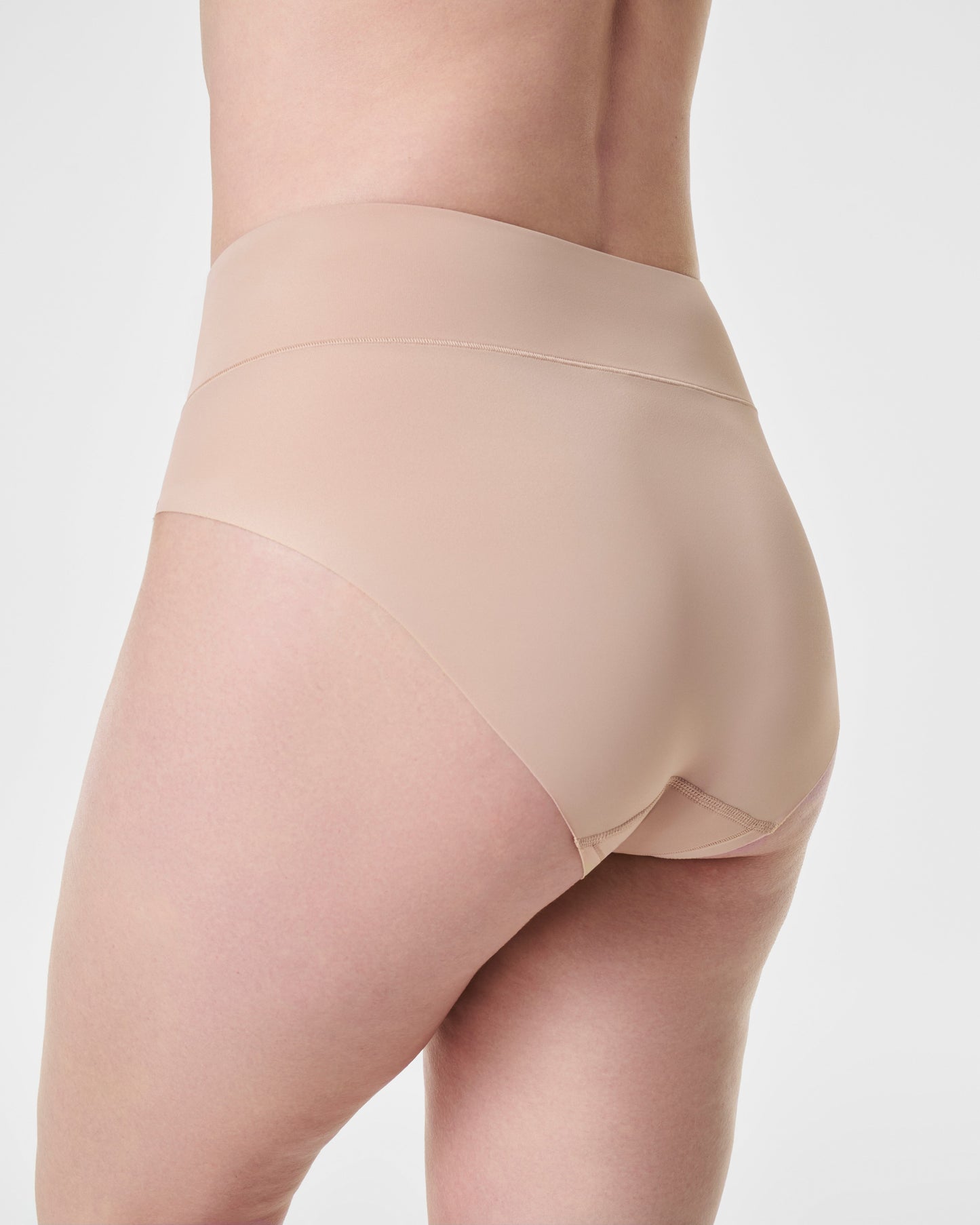 LUKUSAFIsupersmooth™ Contouring Hi-Leg Brief
