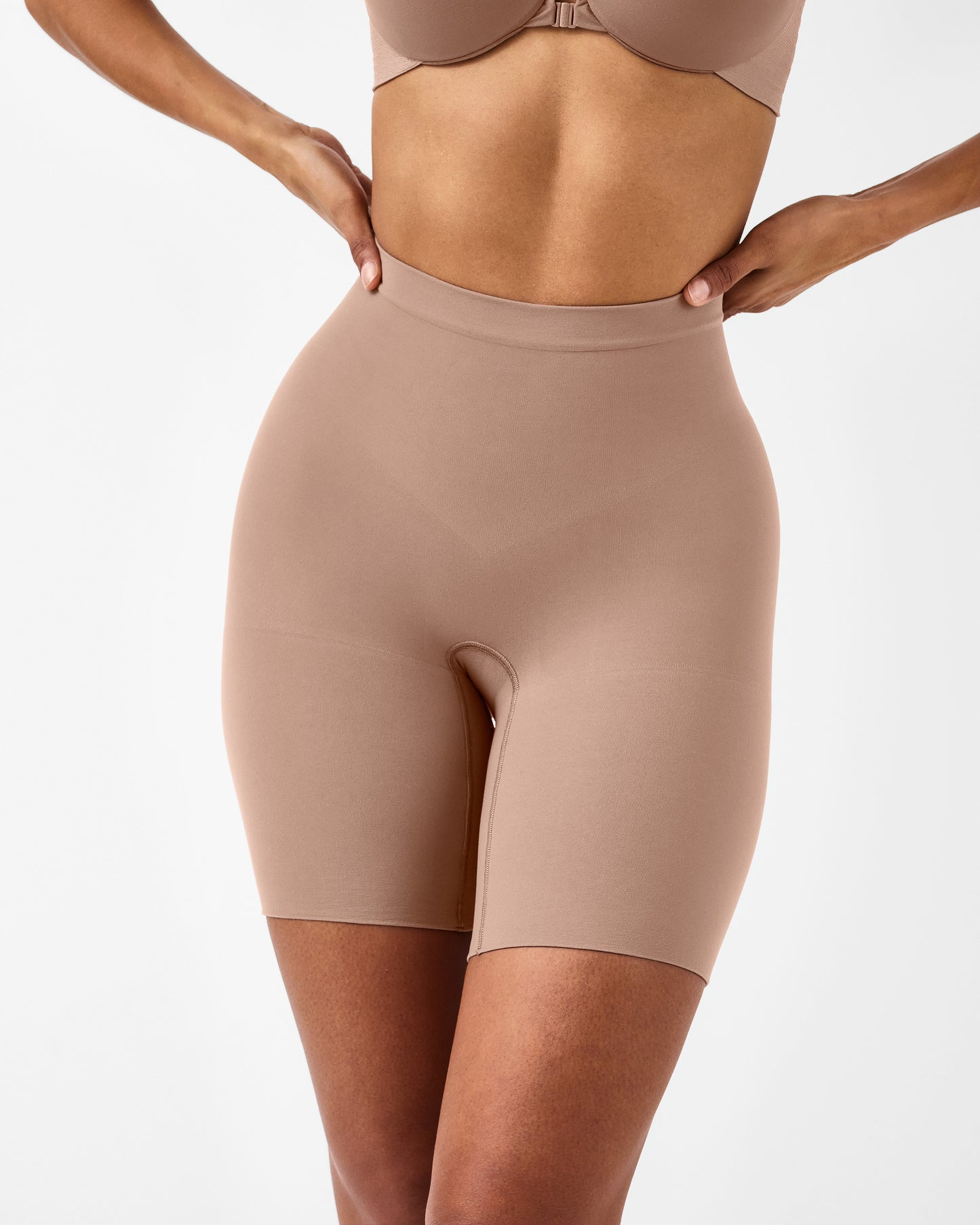 LUKUSAFIsculpt™ Seamless Power Mid-Thigh Short