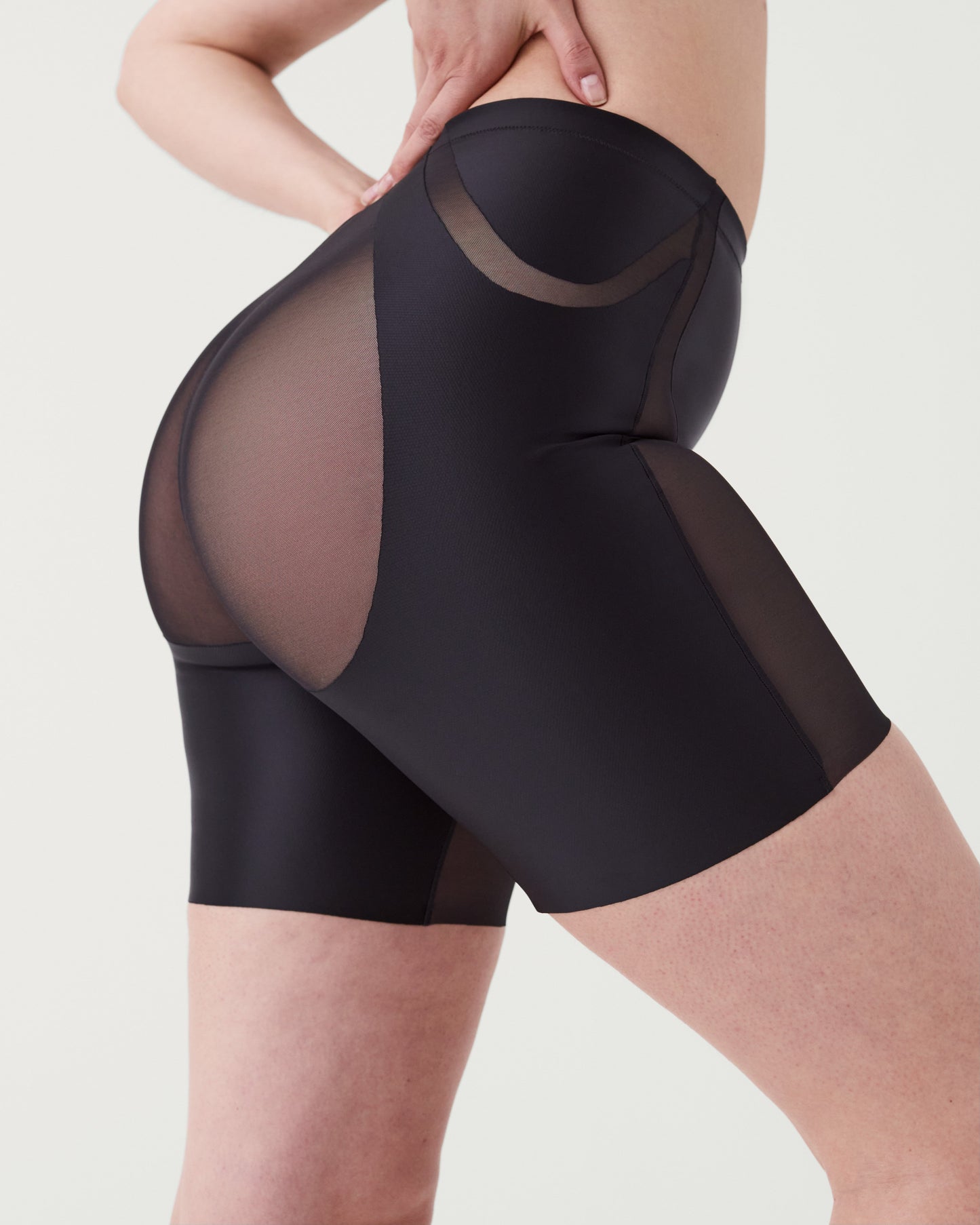 LUKUSAFIshape™ Booty-Lifting Mid-Thigh Short