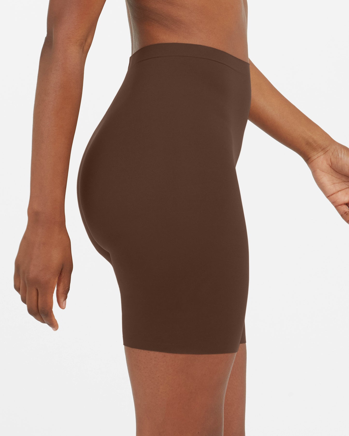 LUKUSAFIsupersmooth™ Fit-To-You Mid-Thigh Short