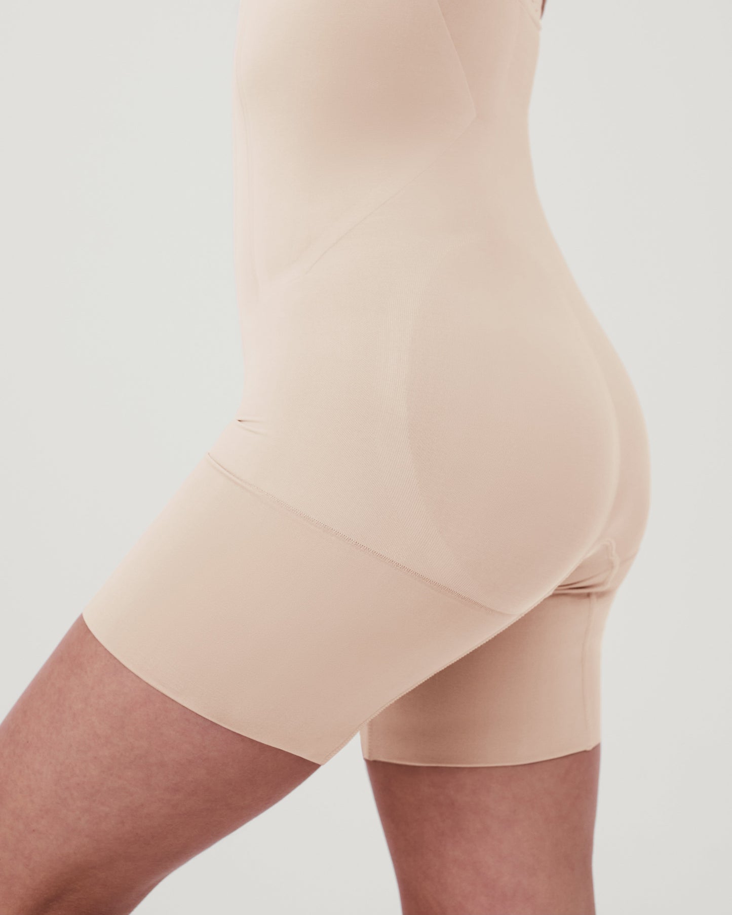 LUKUSAFIsculpt™ OnCore High-Waisted Mid-Thigh Short