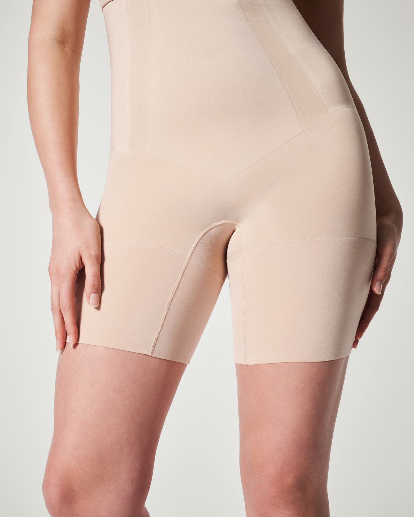 LUKUSAFIsculpt™ OnCore High-Waisted Mid-Thigh Short