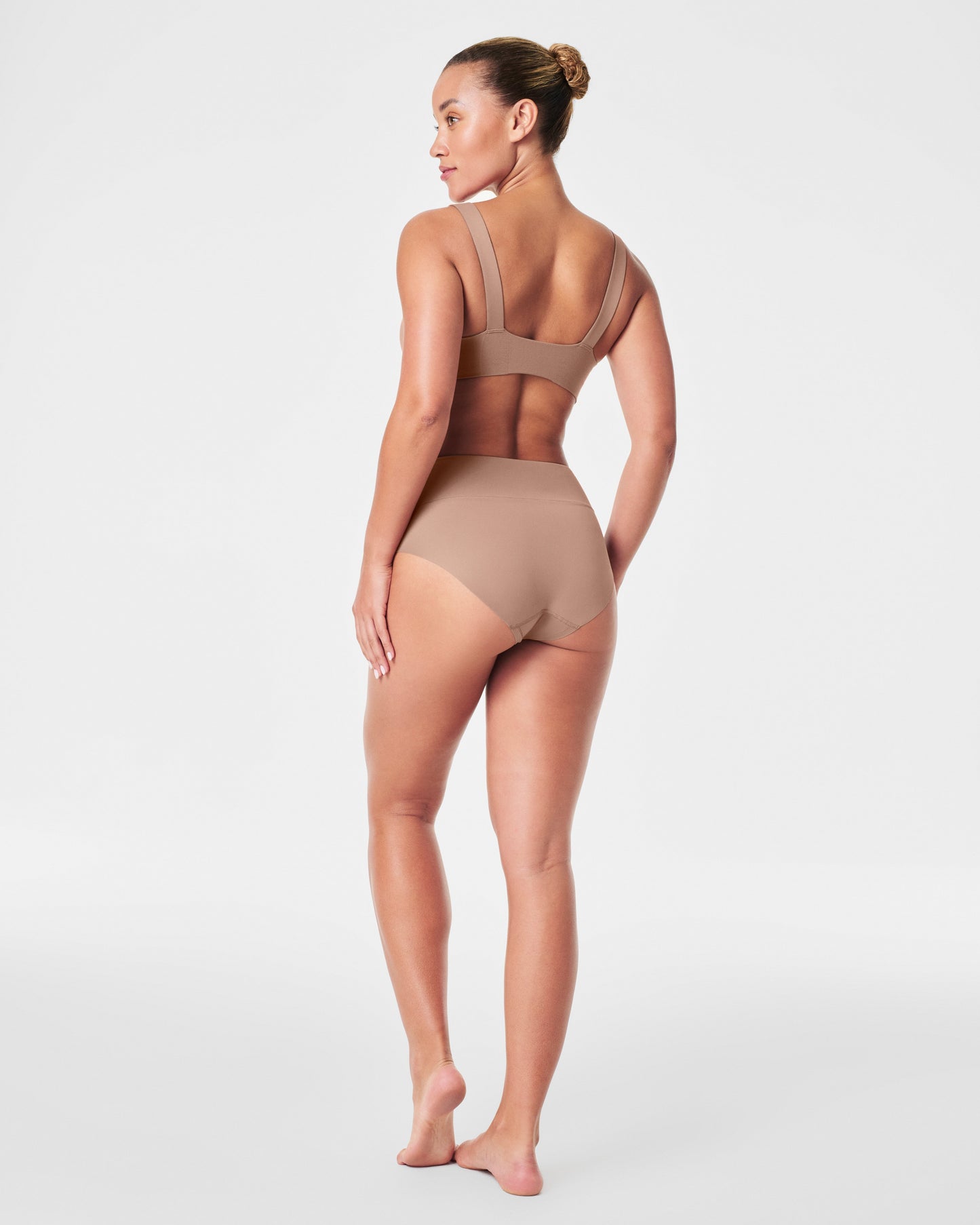 LUKUSAFIsupersmooth™ Contouring Hi-Leg Brief