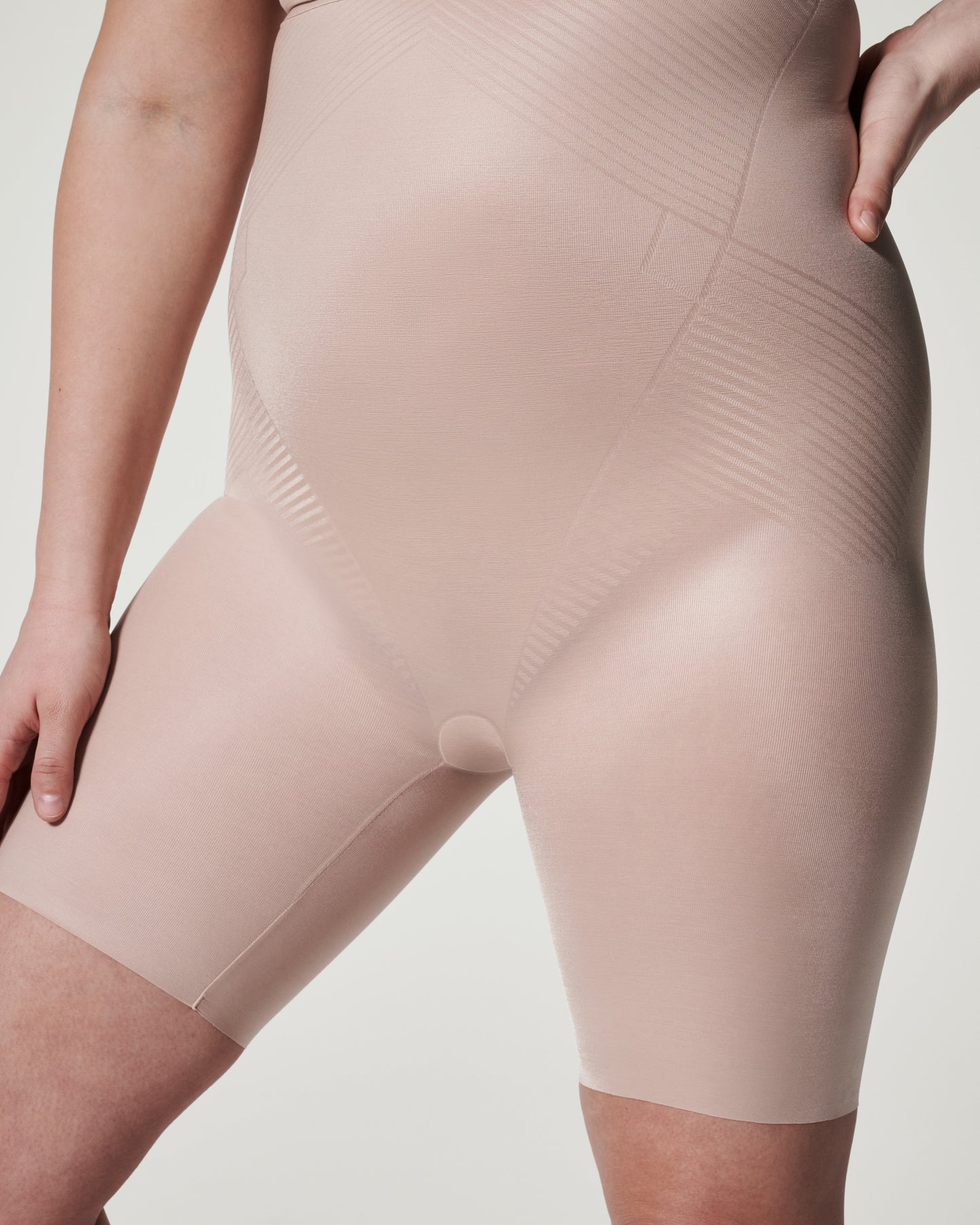 LUKUSAFIshape™ Invisible High-Waisted Mid-Thigh Short
