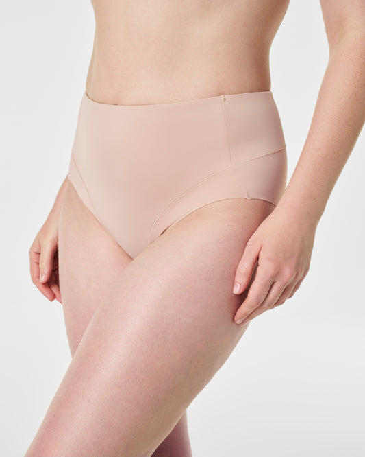 LUKUSAFIsupersmooth™ Contouring Hi-Leg Brief