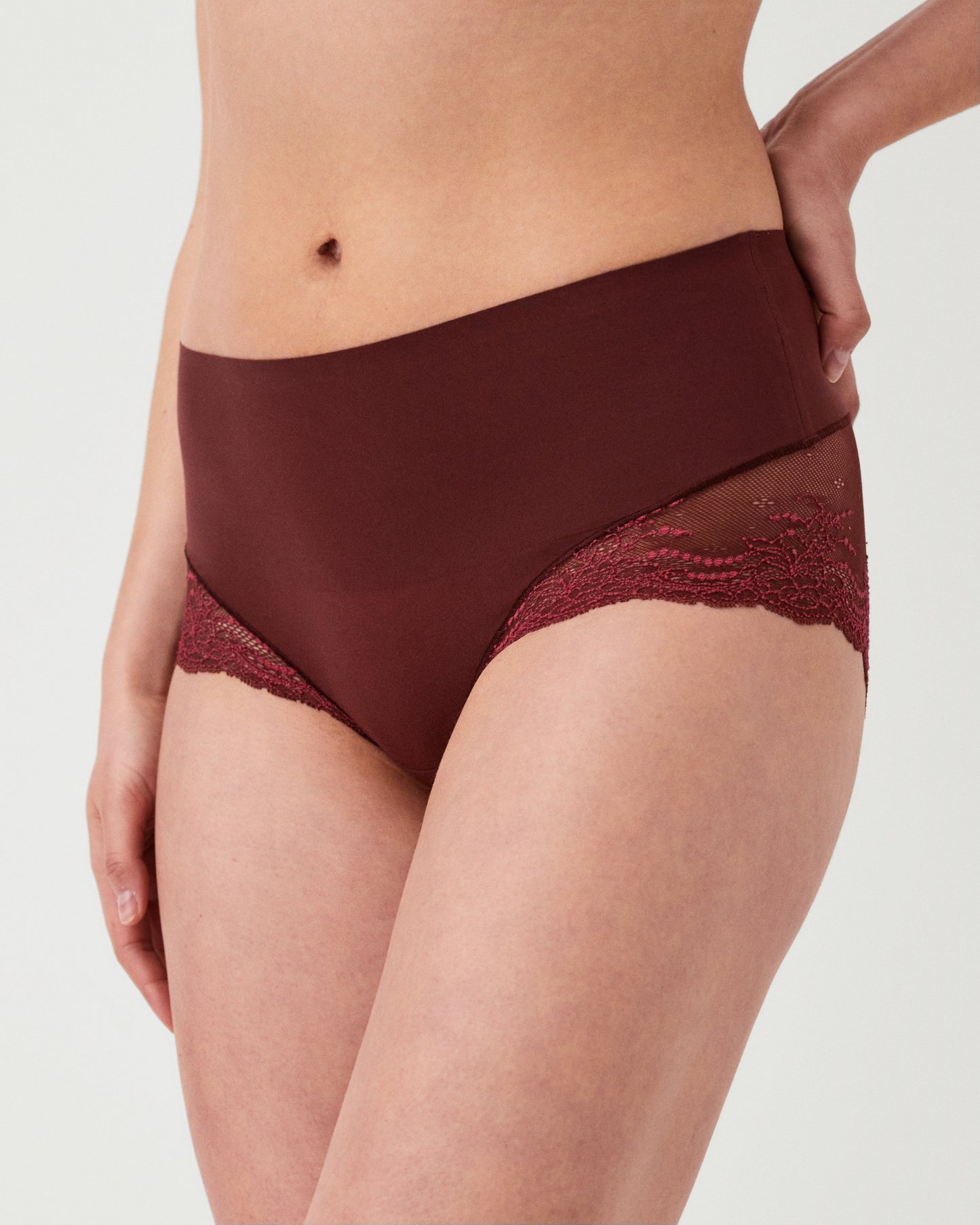 LUKUSAFIsupersmooth™ Undie-tectable® Lace Hi-Hipster